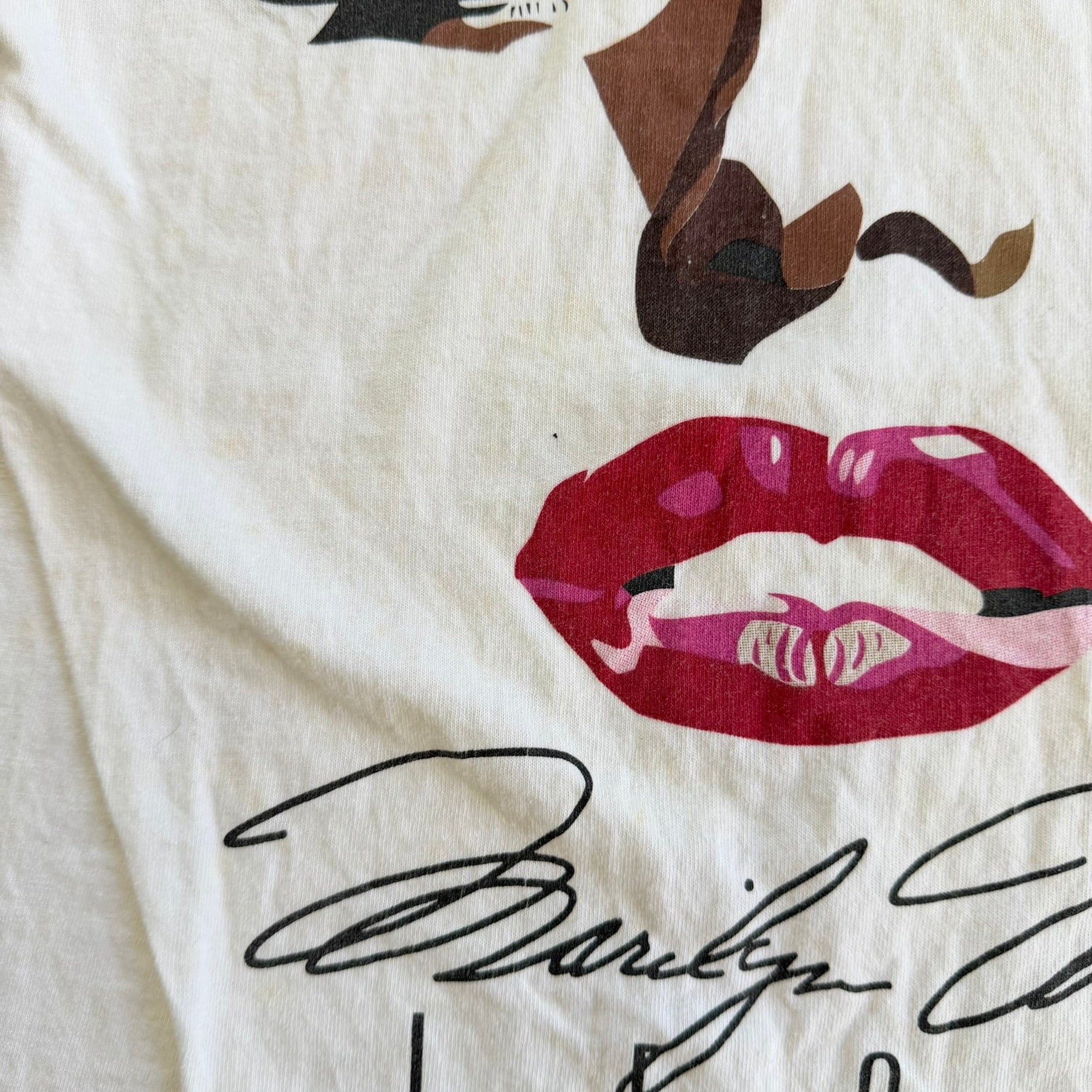 J- Vintage '95 Marylin Monroe Text & Graphic Single Stitch Tee - L