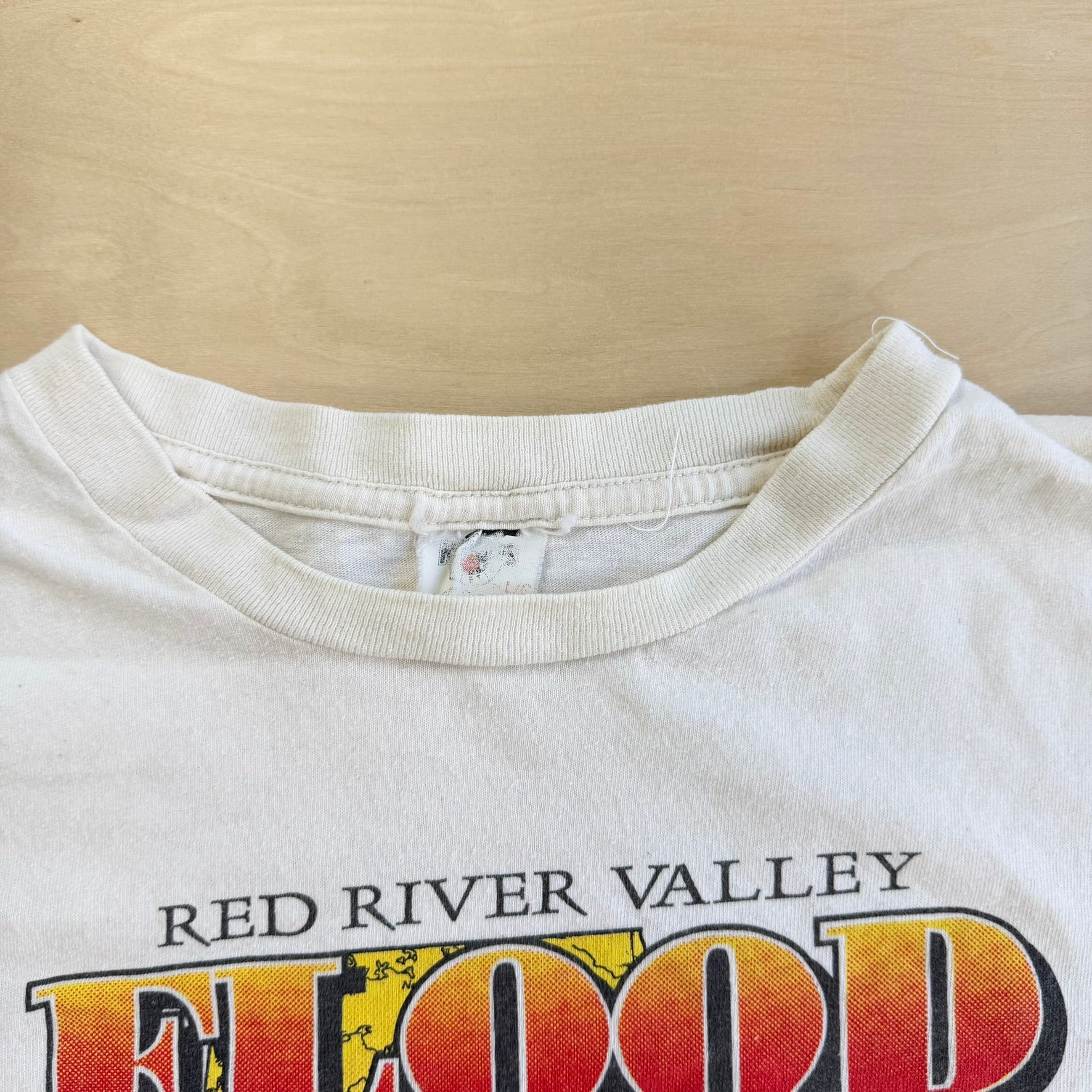 J- Vintage '97 Canadian Red Cross Red River Valley Flood Relief Graphic Single Stitch Tee - L