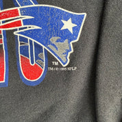 Vintage '95 New England Patriots NFL Text & Logo Graphic Crewneck - M