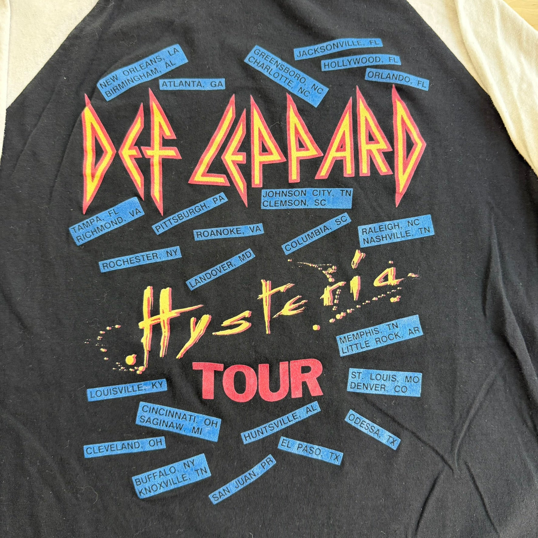 J- Vintage '87 Def Leppard Hysteria Tour Graphic Raglan Single Stitch Tee - L (fits M)