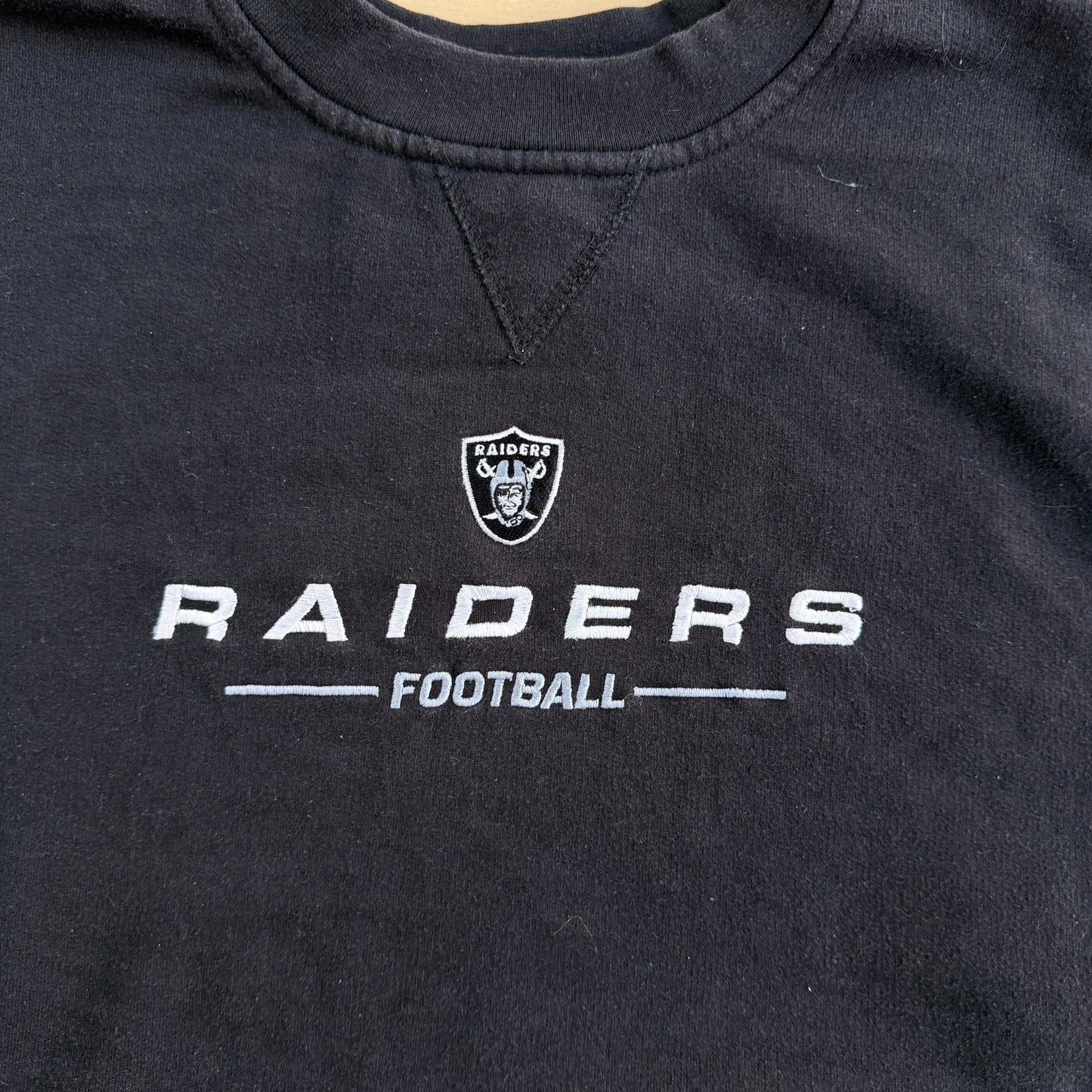 Vintage Oakland Raiders NFL Embroidered Logo & Text Crewneck - L