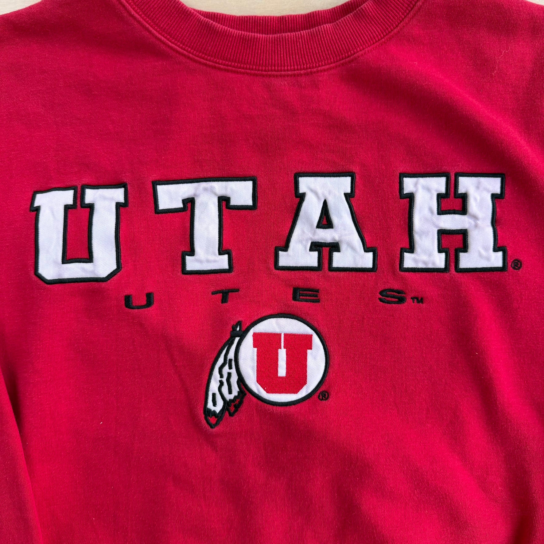 Vintage University Of Utah Utes Embroidered Logo & Text Crewneck - M