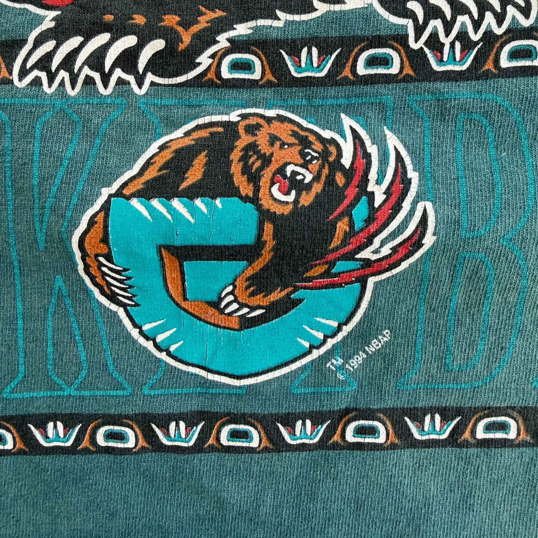 J- Vintage '94 Vancouver Grizzlies NBA Graphic & Text Tee - M