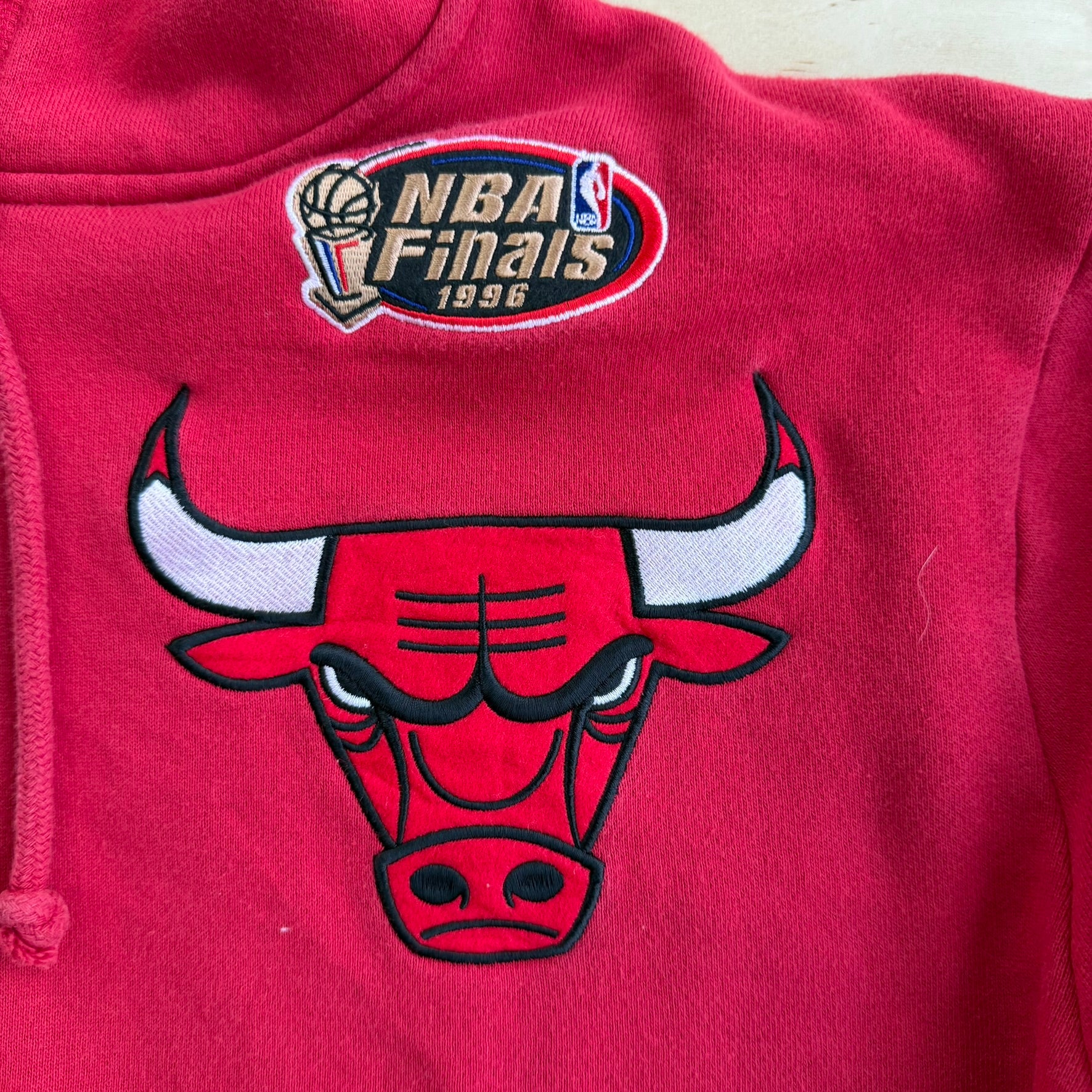 J- Vintage Chicago Bulls NBA Mitchell & Ness 96 Finals Embroidered Graphic Hoodie - L