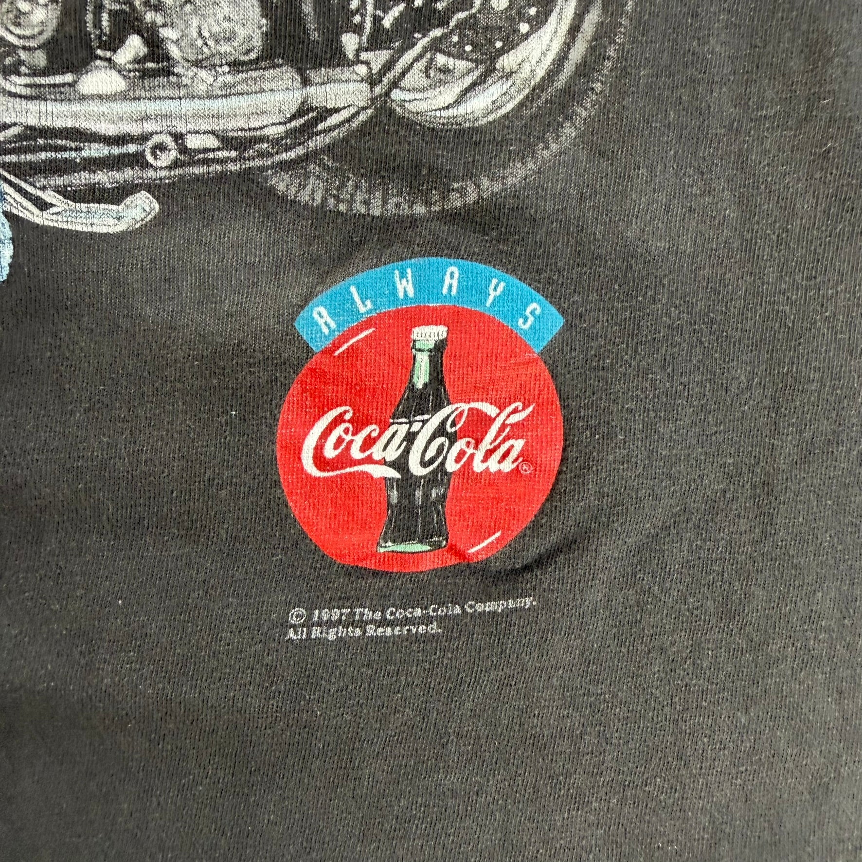 J- Vintage '97 Coca Cola Polar Bear Motorcycle Graphic Tee - L