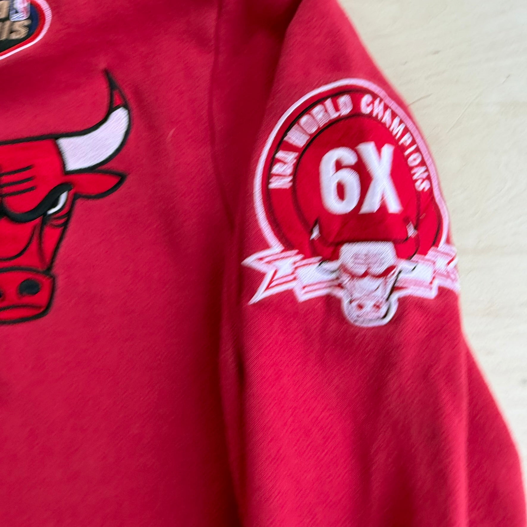 J- Vintage Chicago Bulls NBA Mitchell & Ness 96 Finals Embroidered Graphic Hoodie - L