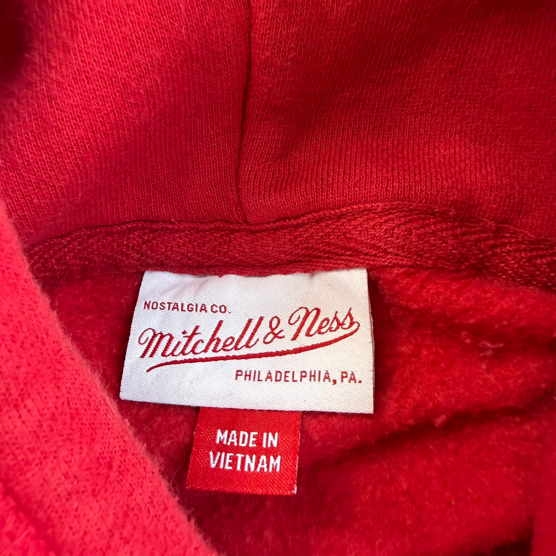 J- Vintage Chicago Bulls NBA Mitchell & Ness 96 Finals Embroidered Graphic Hoodie - L