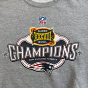 J- Vintage '03 New England Patriots Super Bowl 35 NFL Graphic Crewneck - L