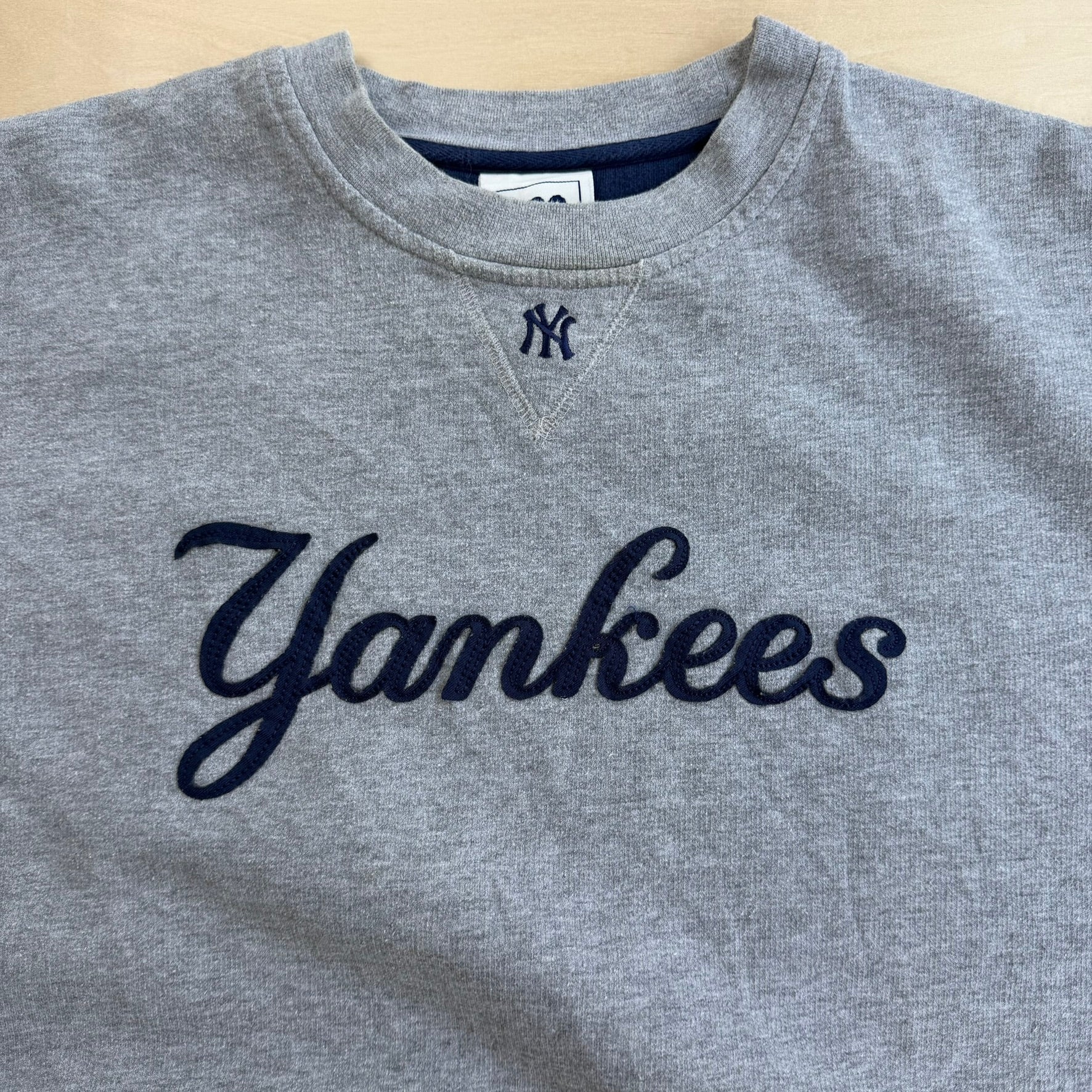 J- Vintage New York Yankees MLB Lee Embroidered Logo Crewneck - L