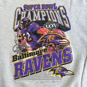 J- Vintage '01 Baltimore Ravens Super Bowl 35 NFL Ray Lewis Graphic Crewneck - L