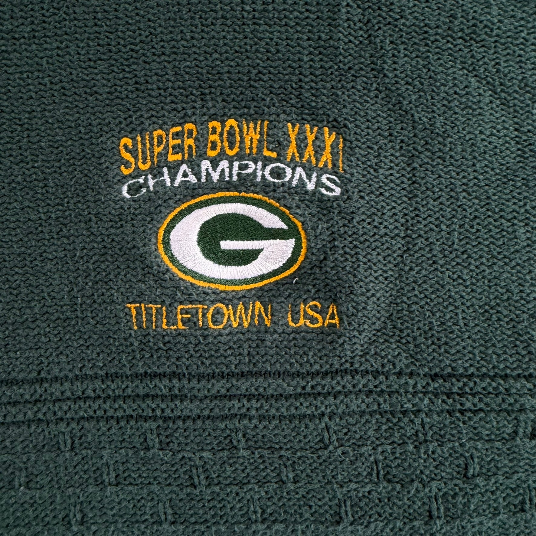 Vintage '97 Green Bay Packers Super Bowl Champs NFL Lee Embroidered Text Made In USA Knit Sweater - L