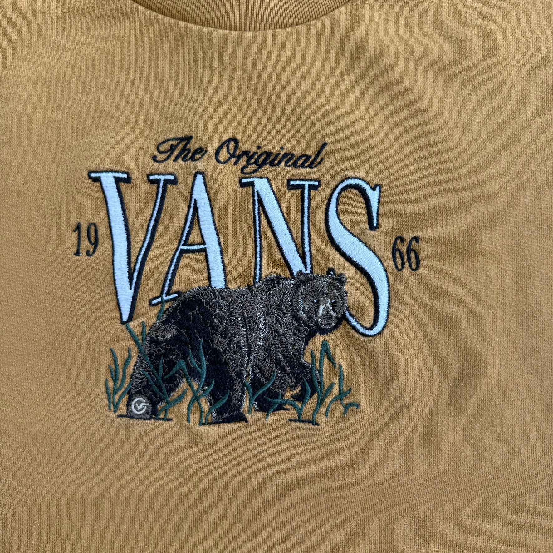 J- Vans Embroidered Bear & Text Graphic Crewneck - M