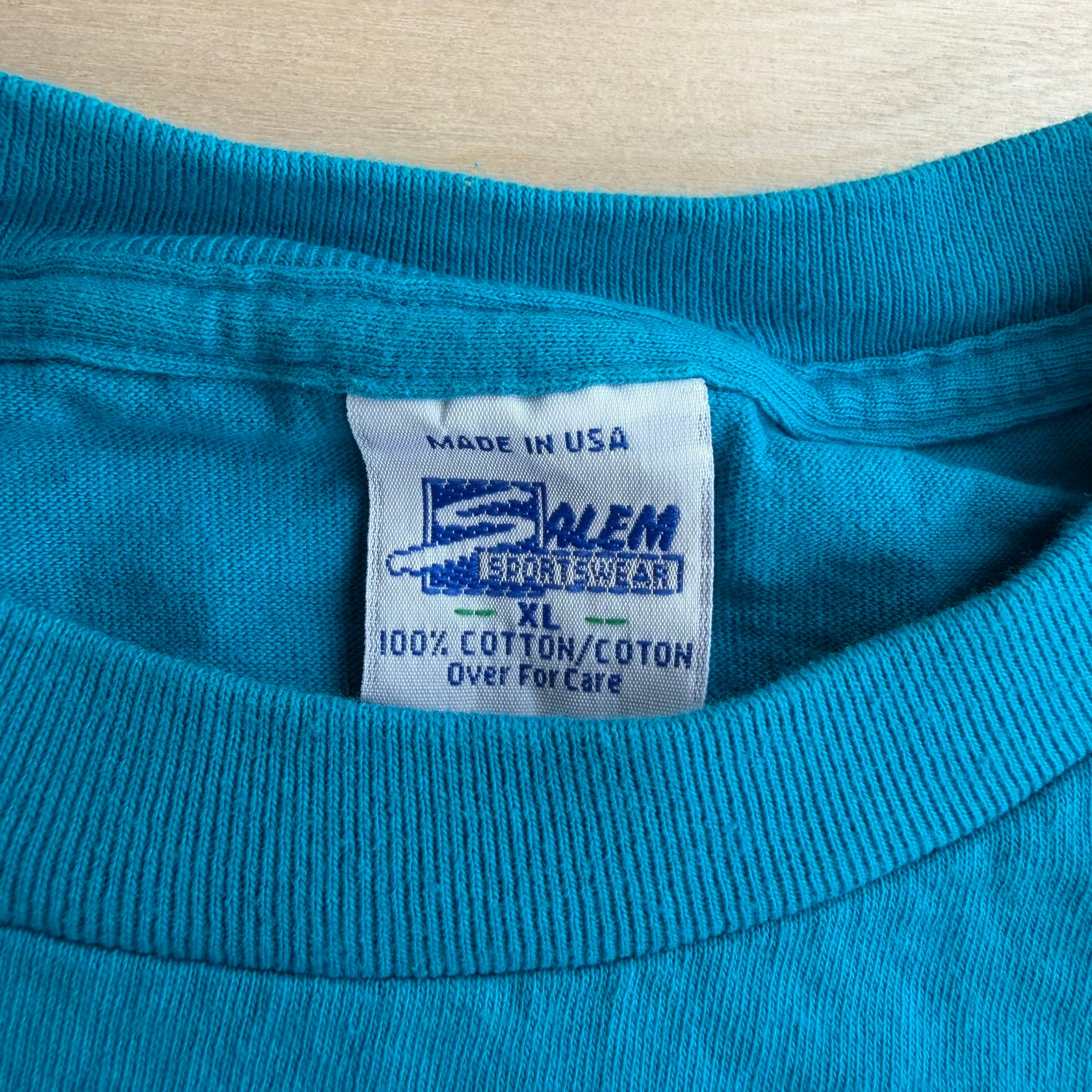 J- Vintage Charlotte Hornets NBA Graphic Made In USA Single Stitch Tee - XL