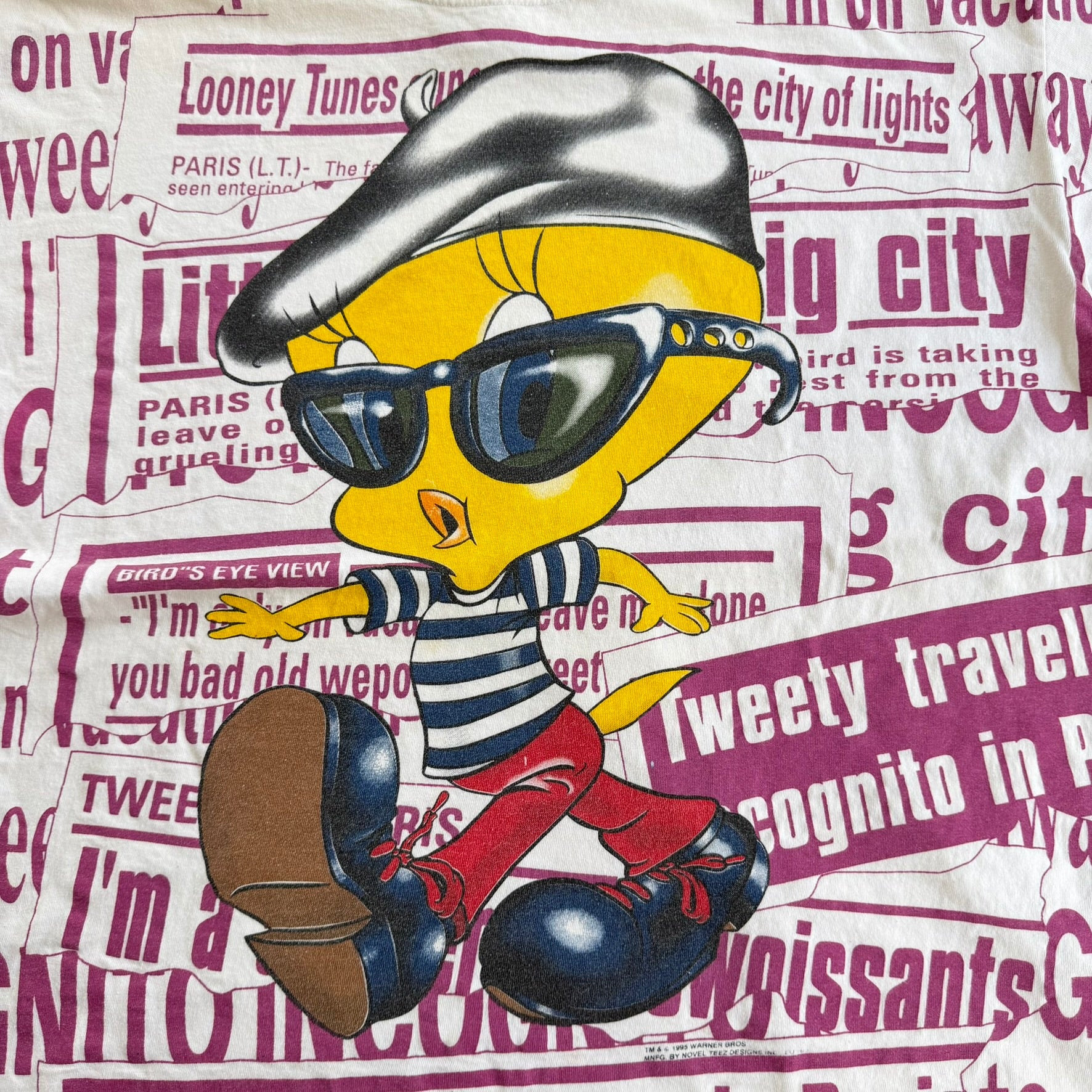 J- Vintage '95 Looney Tunes Tweety Flies Away To Paris Jumbo Print Graphic Tee - XL