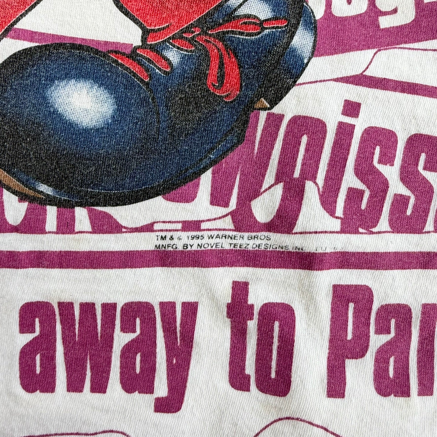 J- Vintage '95 Looney Tunes Tweety Flies Away To Paris Jumbo Print Graphic Tee - XL