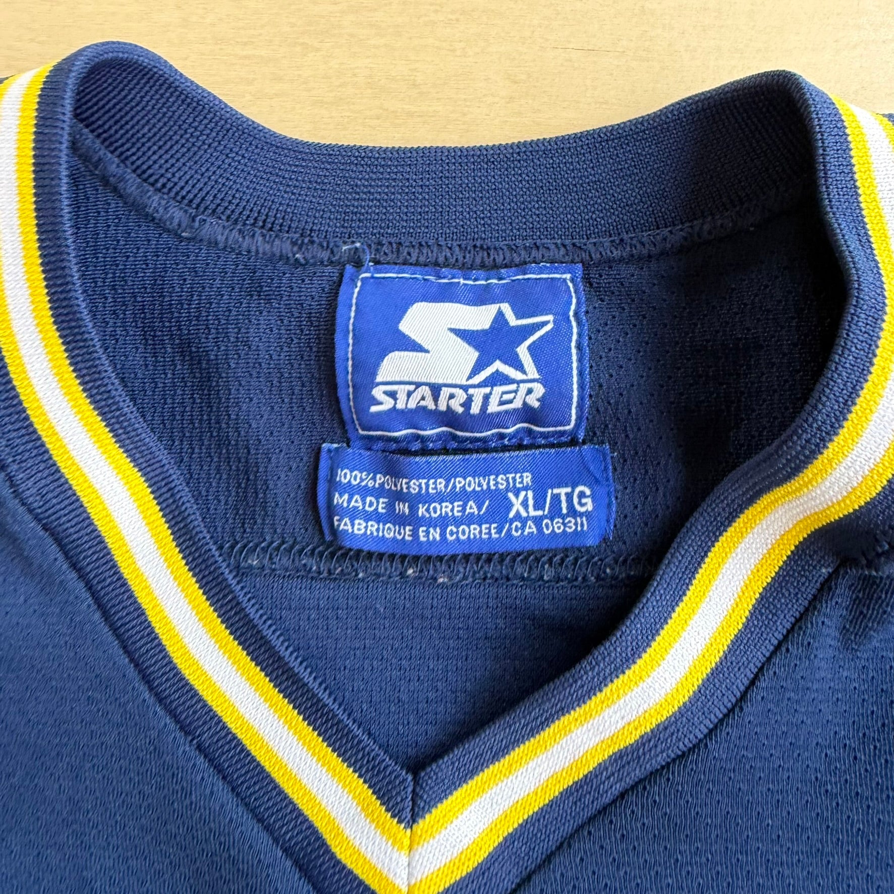 J- Vintage Starter University Of Michigan Embroidered Text Hockey Jersey - XL