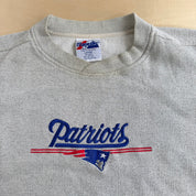Vintage New England Patriots NFL Majestic Embroidered Logo Crewneck - L