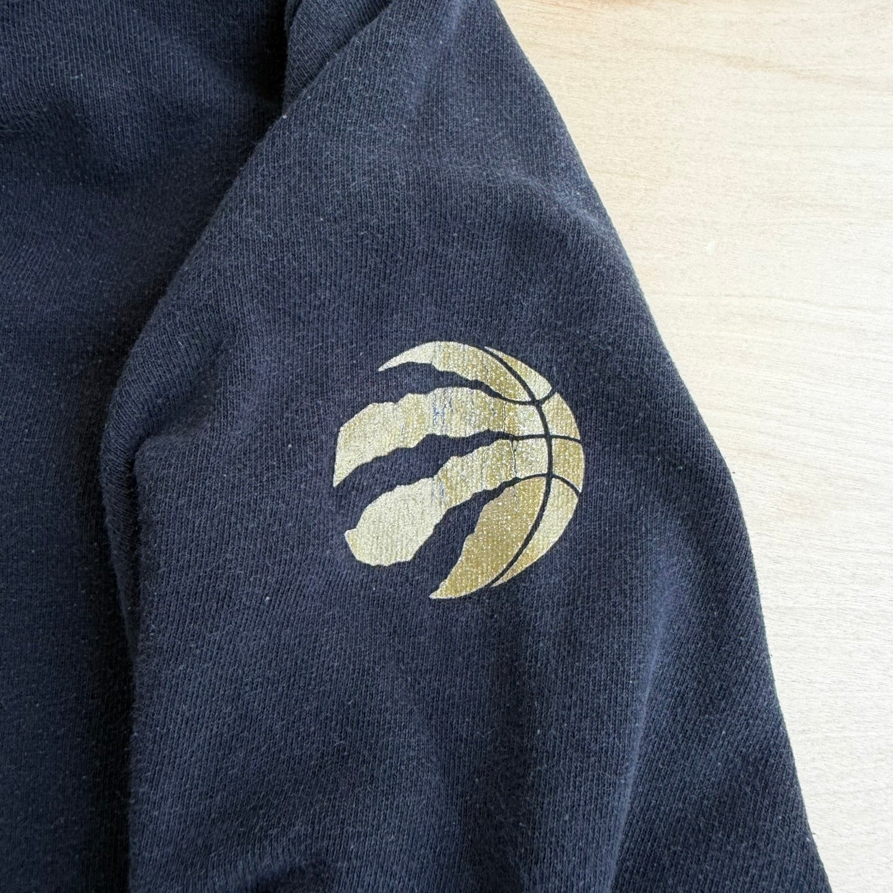 J- Toronto Raptors NBA Mitchell & Ness North Gold Logo Hoodie - XL