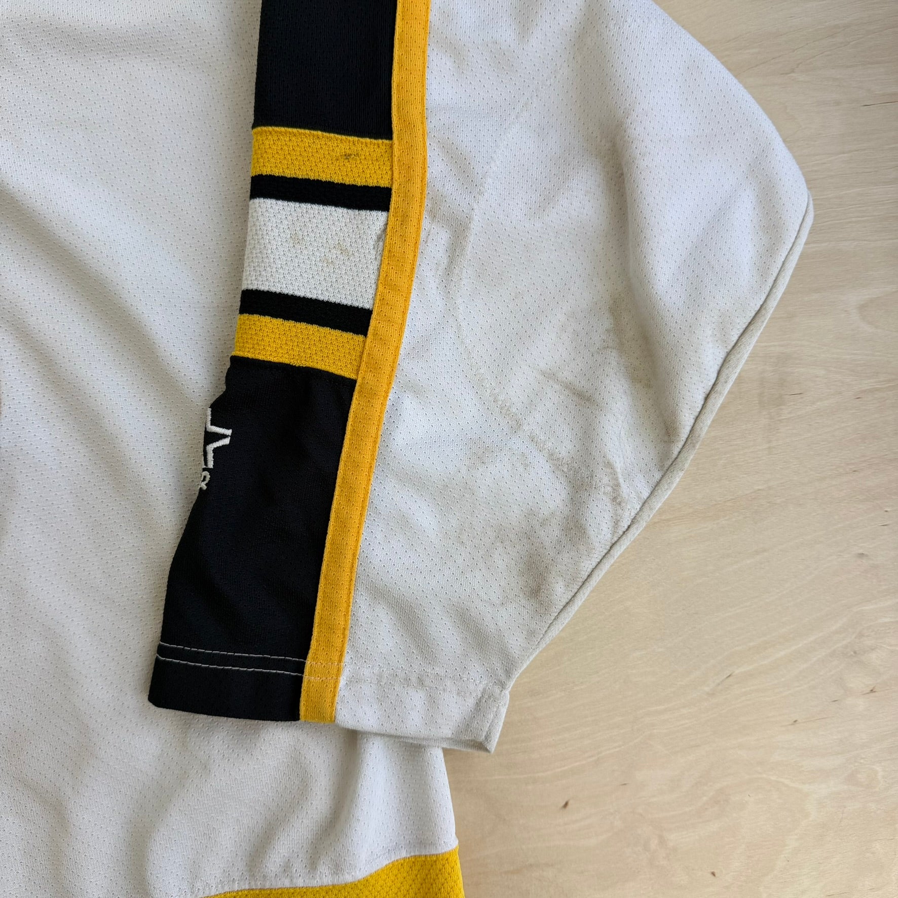 J- Vintage Boston Bruins NHL Starter Hockey Jersey - L