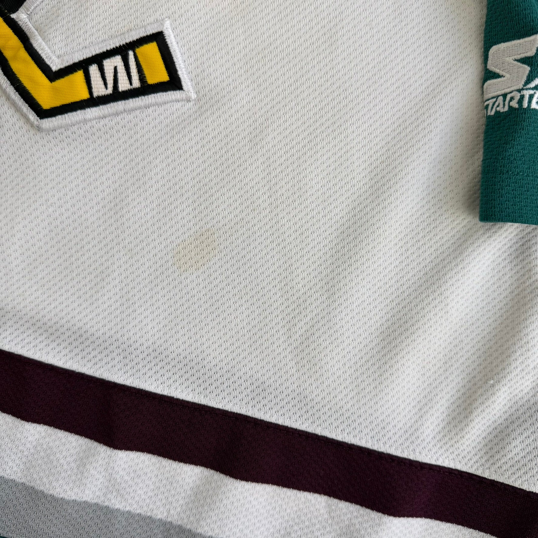 J- Vintage Anaheim Ducks NHL Starter Hockey Jersey - M