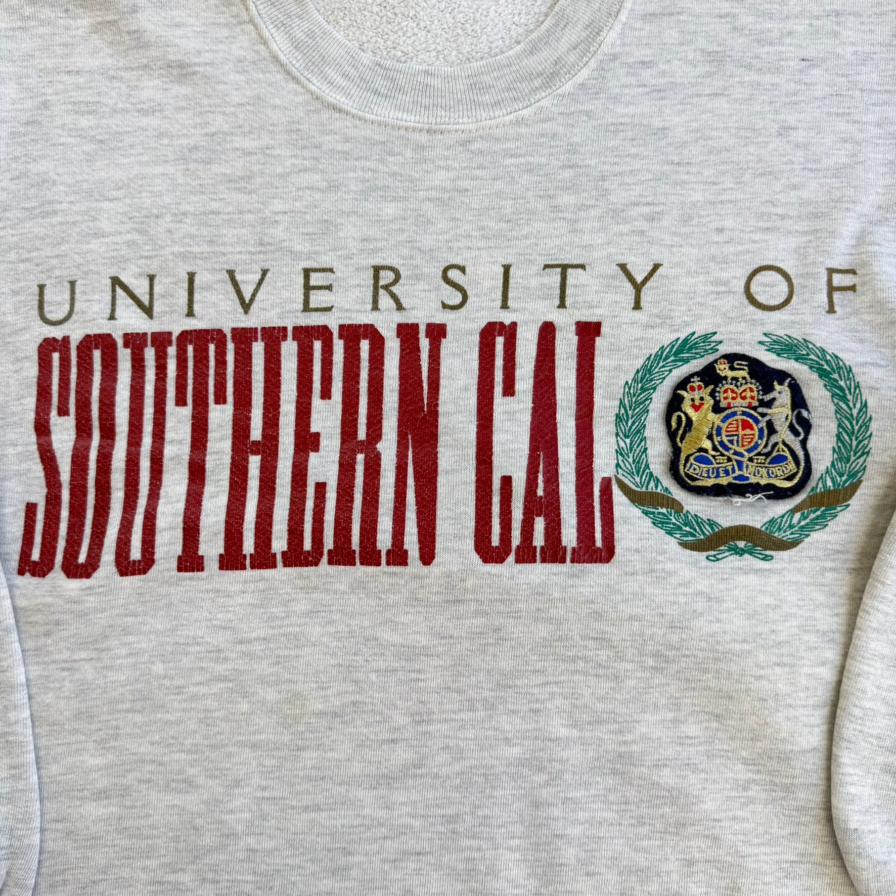 J- Vintage University Of Southern Cal Text & Embroidered Crest Crewneck - L