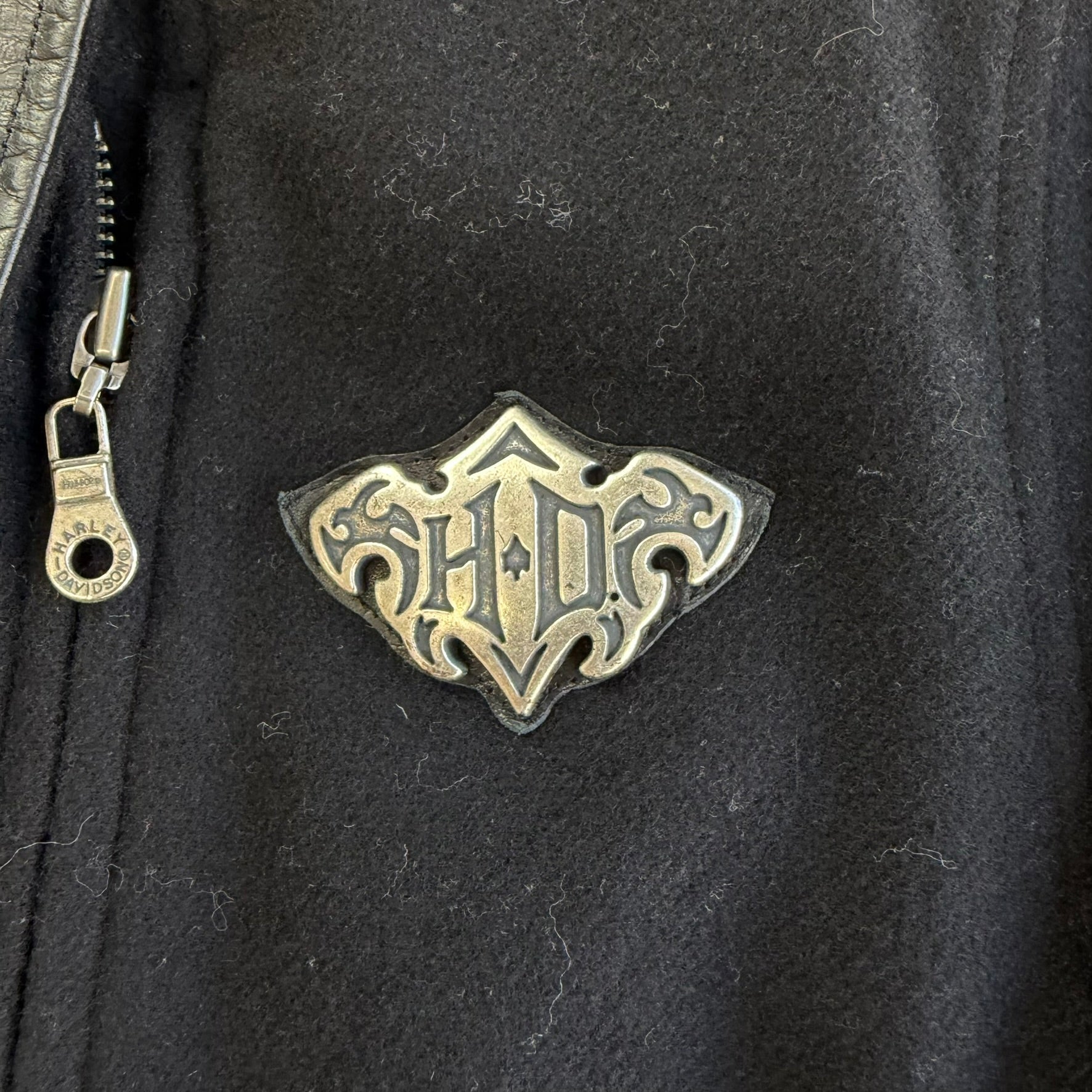 J- Vintage Harley Davidson Metal Patch Logo Women's Leather Jacket - S