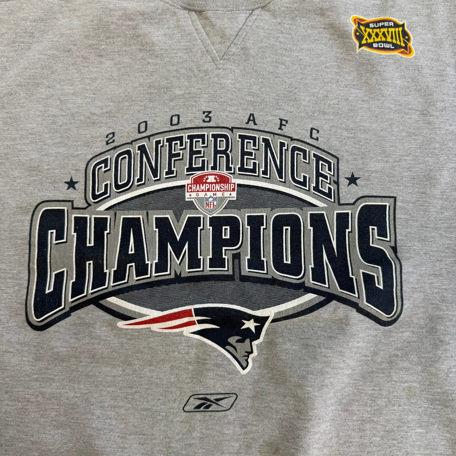 J- Vintage '03 New England Patriots NFL AFC Champions Graphic Crewneck - L