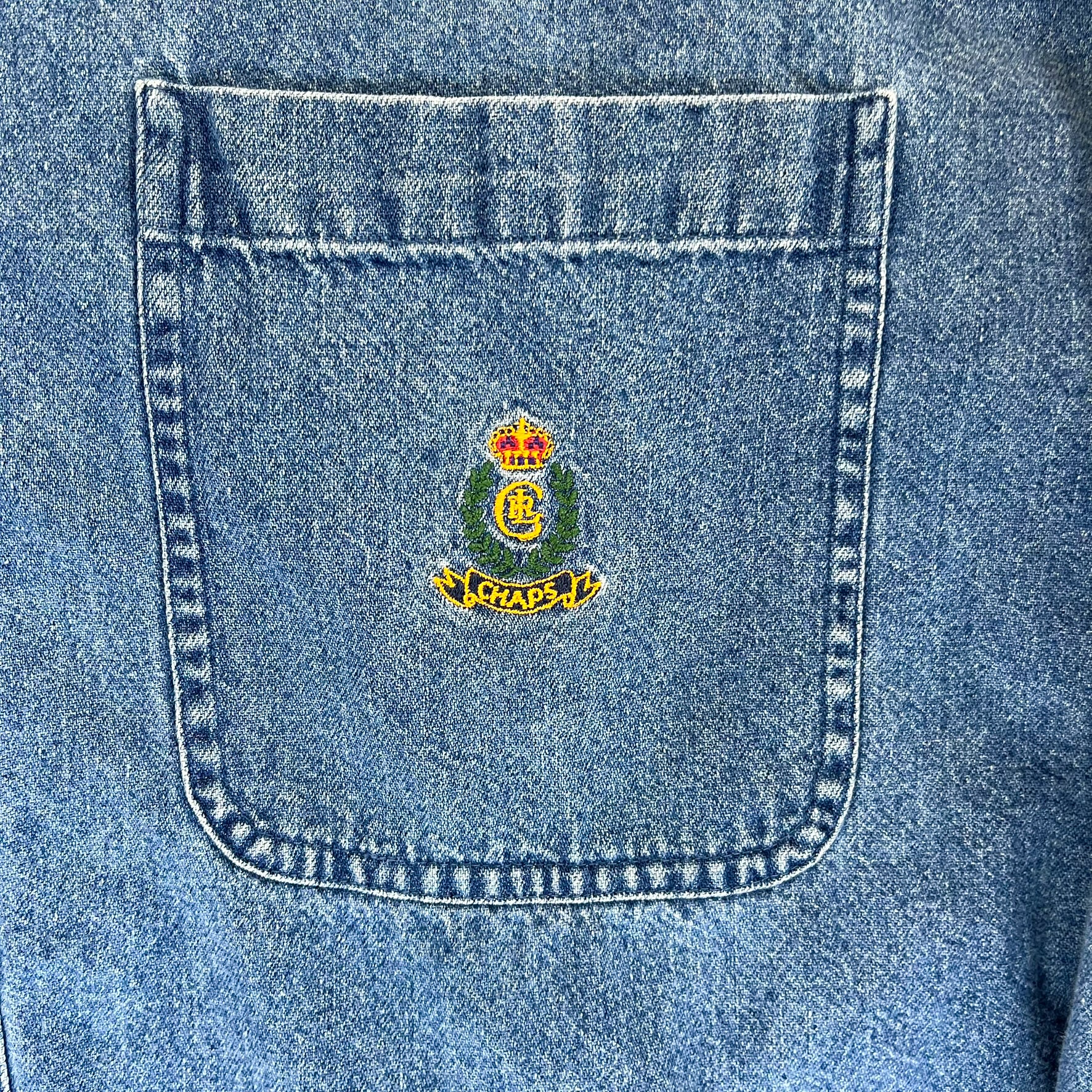 F- Vintage Chaps Ralph Lauren Emb Crest Denim Button Down Shirt