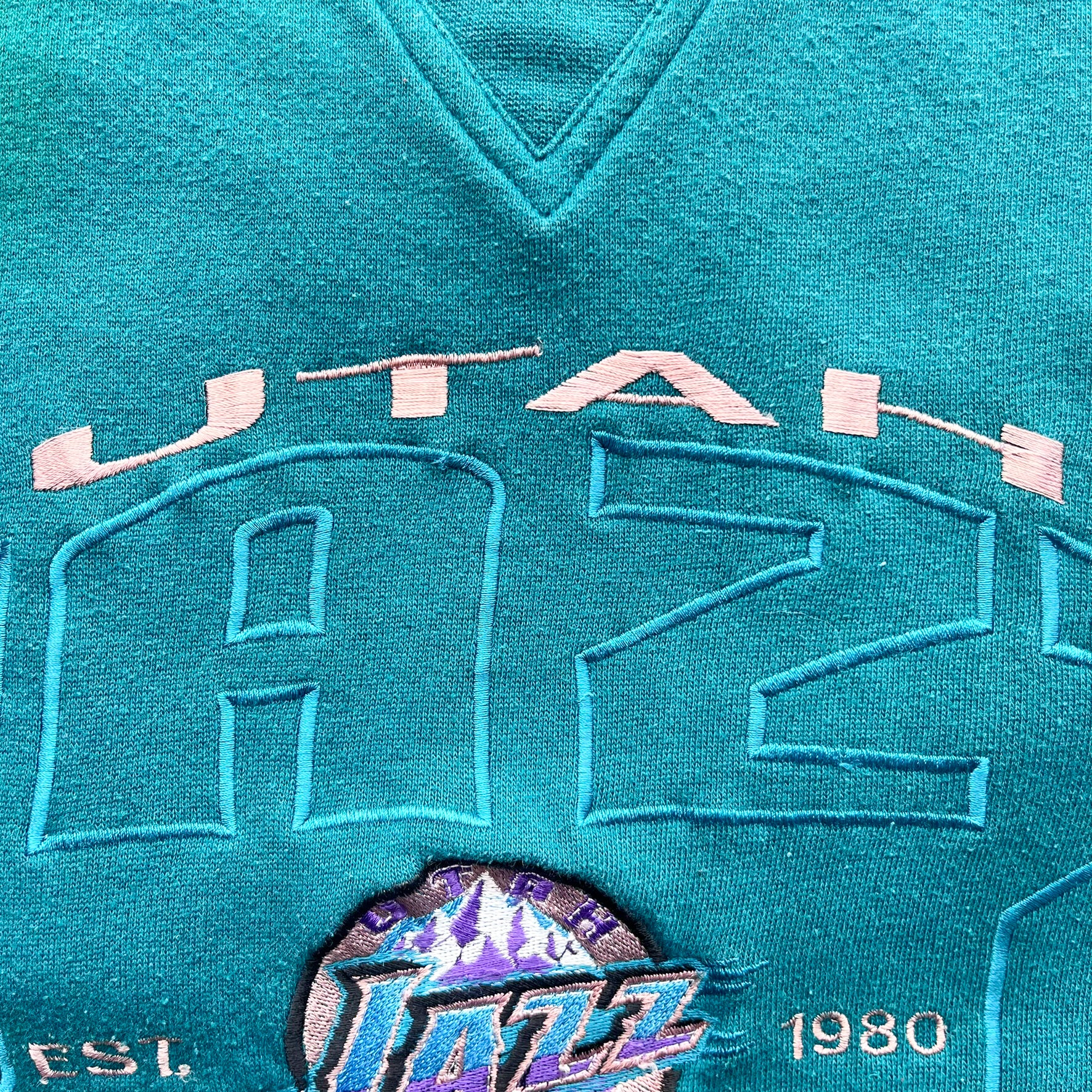 F- Vintage Utah Jazz NBA Lee Embroidered Logo & Text Crewneck