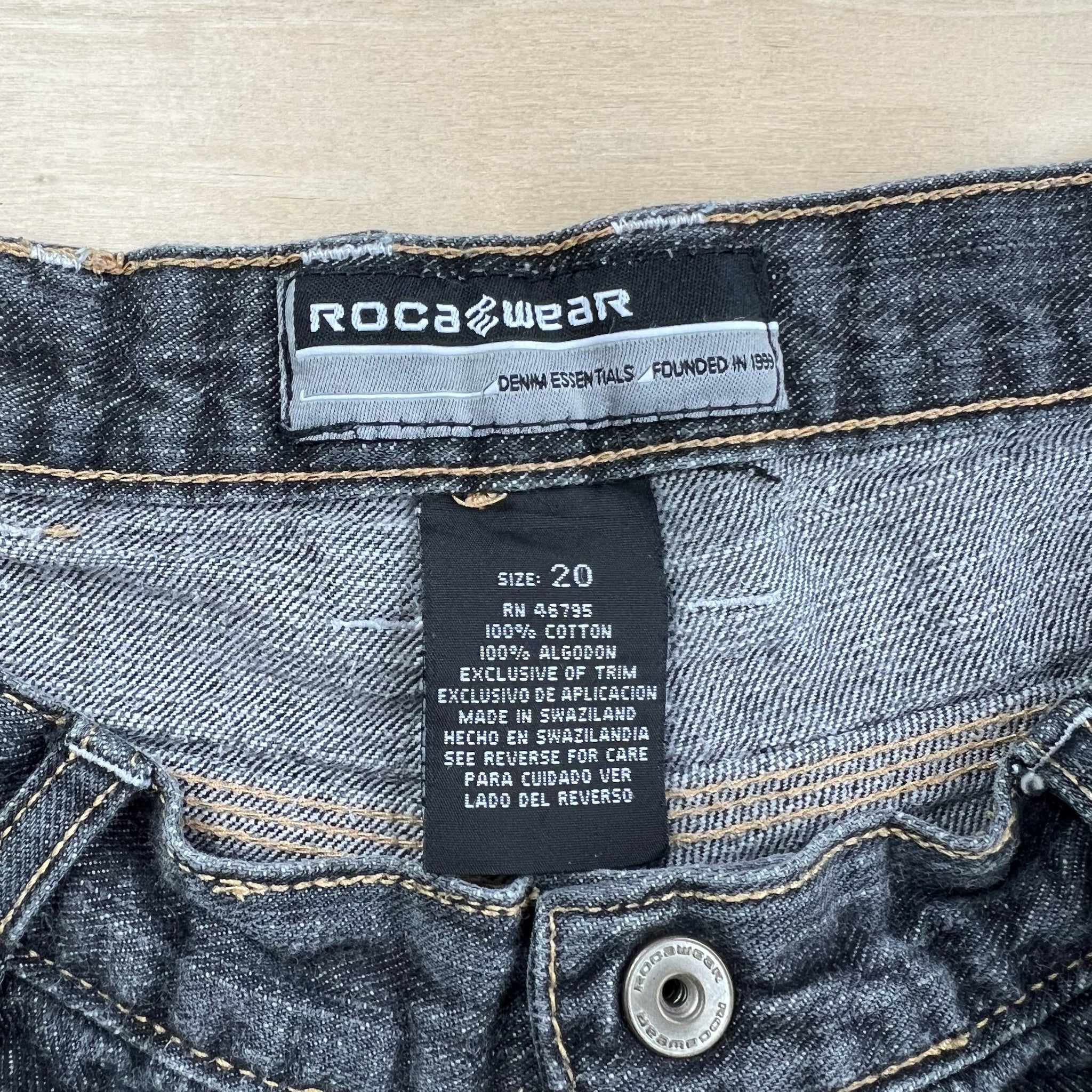 J- Vintage Rocawear Embroidered Text Logo Back Pocket Jorts - W20