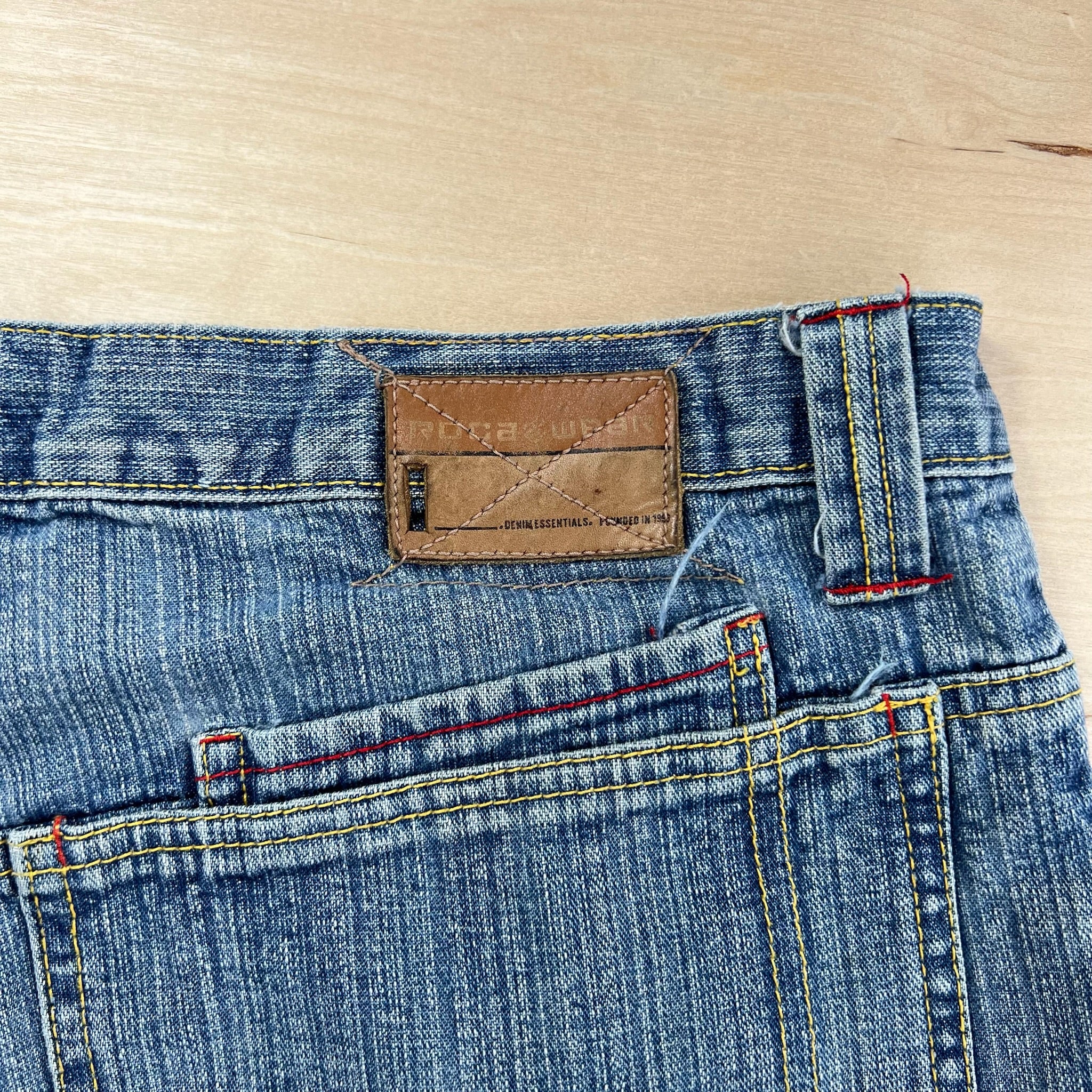 J- Vintage Rocawear Embroidered Logo Right Leg Carpenter Jorts - W36