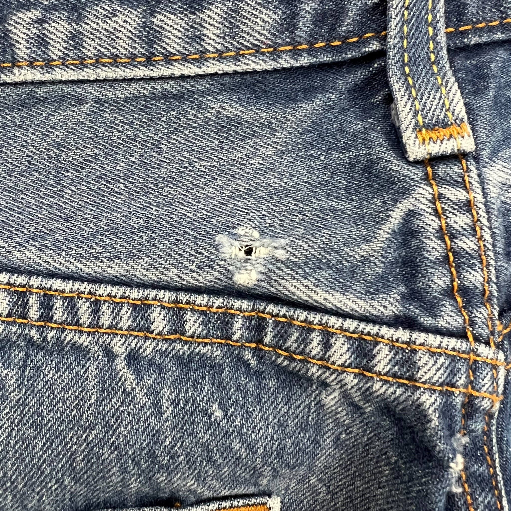 J- Levi's 569 Dark Blue Denim Jorts - W31