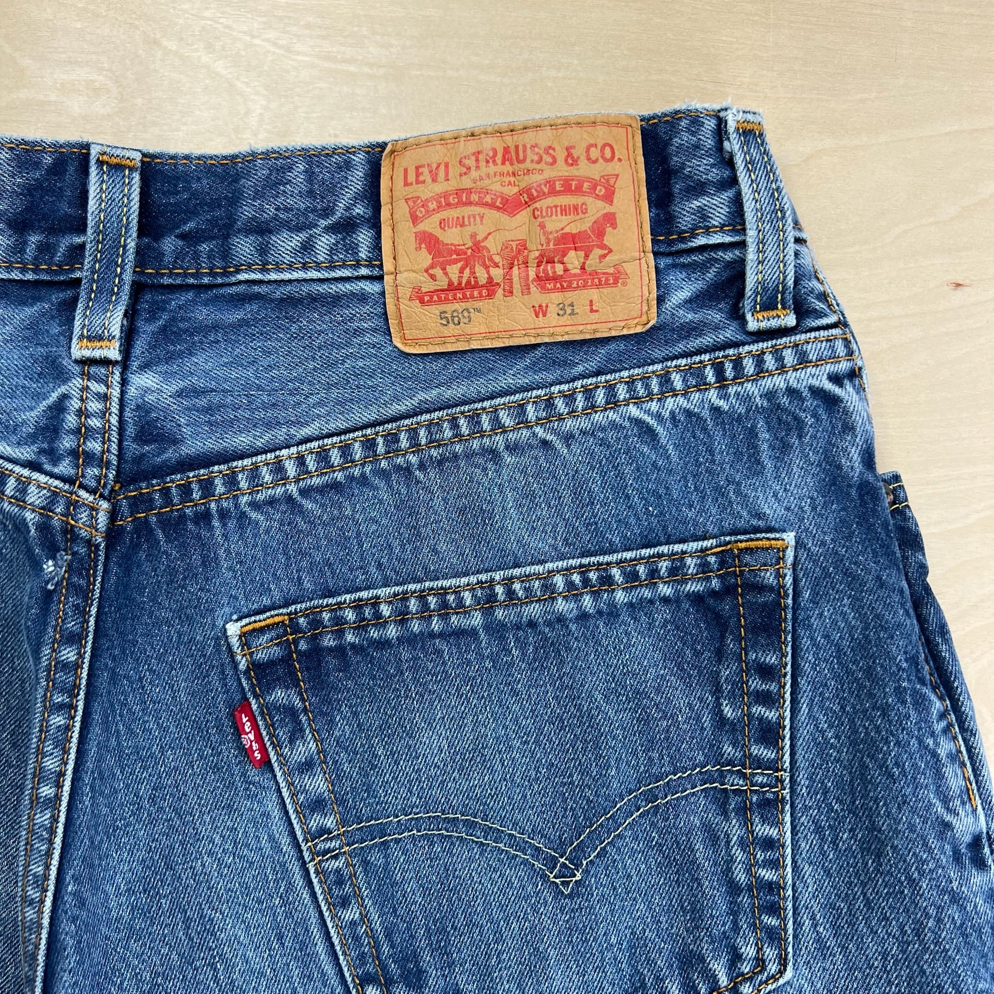 J- Levi's 569 Dark Blue Denim Jorts - W31
