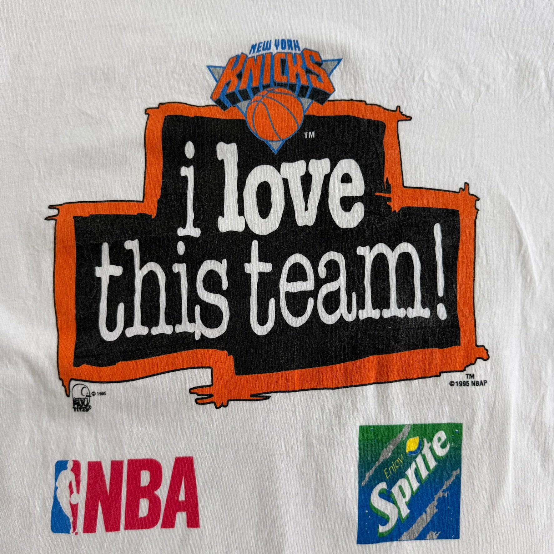 J- Vintage '95 New York Knicks NBA Sprite I Love This Team! Graphic Made In USA Single Stitch Tee - XL