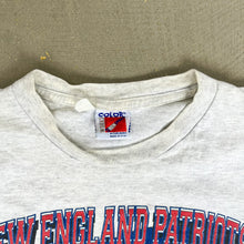 Load image into Gallery viewer, F- Vintage &#39;94 New England Patriots Looney Tunes Graphic Single Stitch Tee
