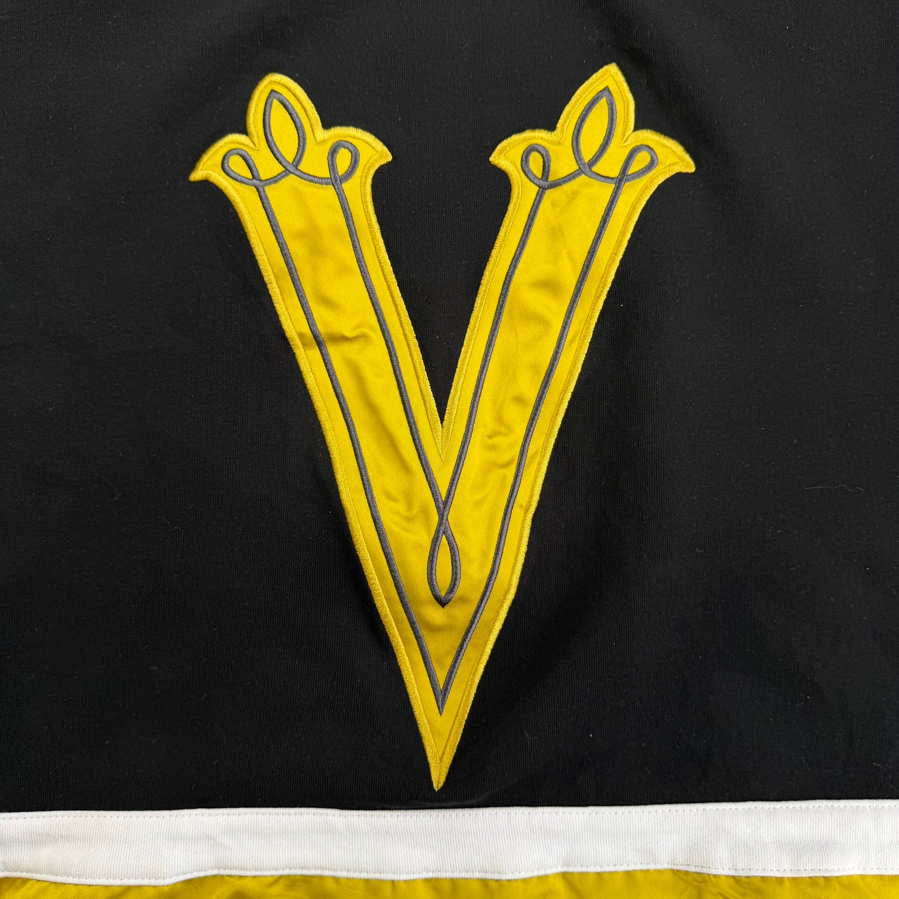 J- 2024 NHL Winter Classic Las Vegas Golden Knights Mitchell & Ness Jersey Crewneck - XL