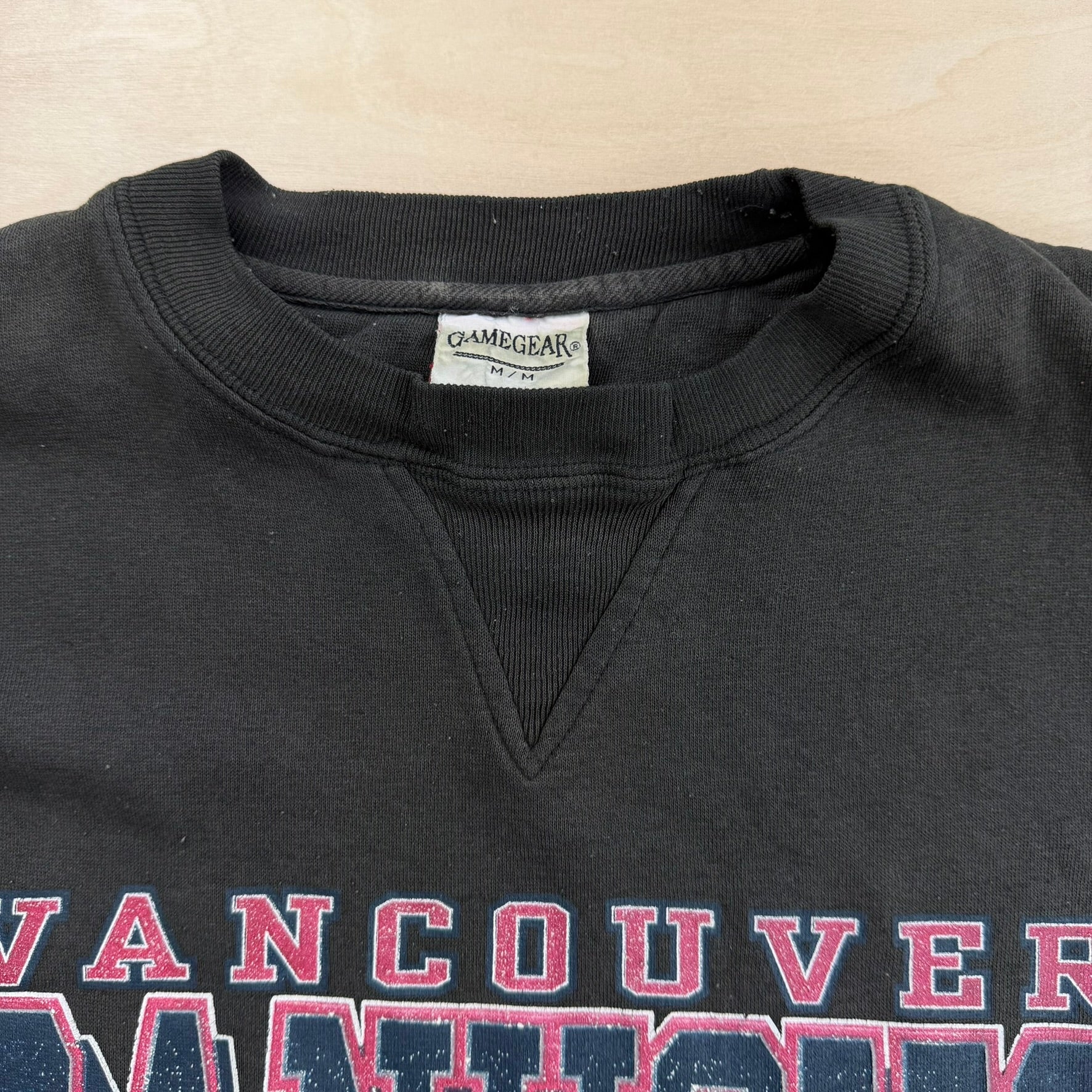 J- Vintage Vancouver Canucks NHL Graphic & Text Crewneck - M