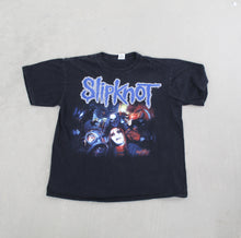 Load image into Gallery viewer, D- Vintage 2001 Slipknot Text &amp; Picture Tee
