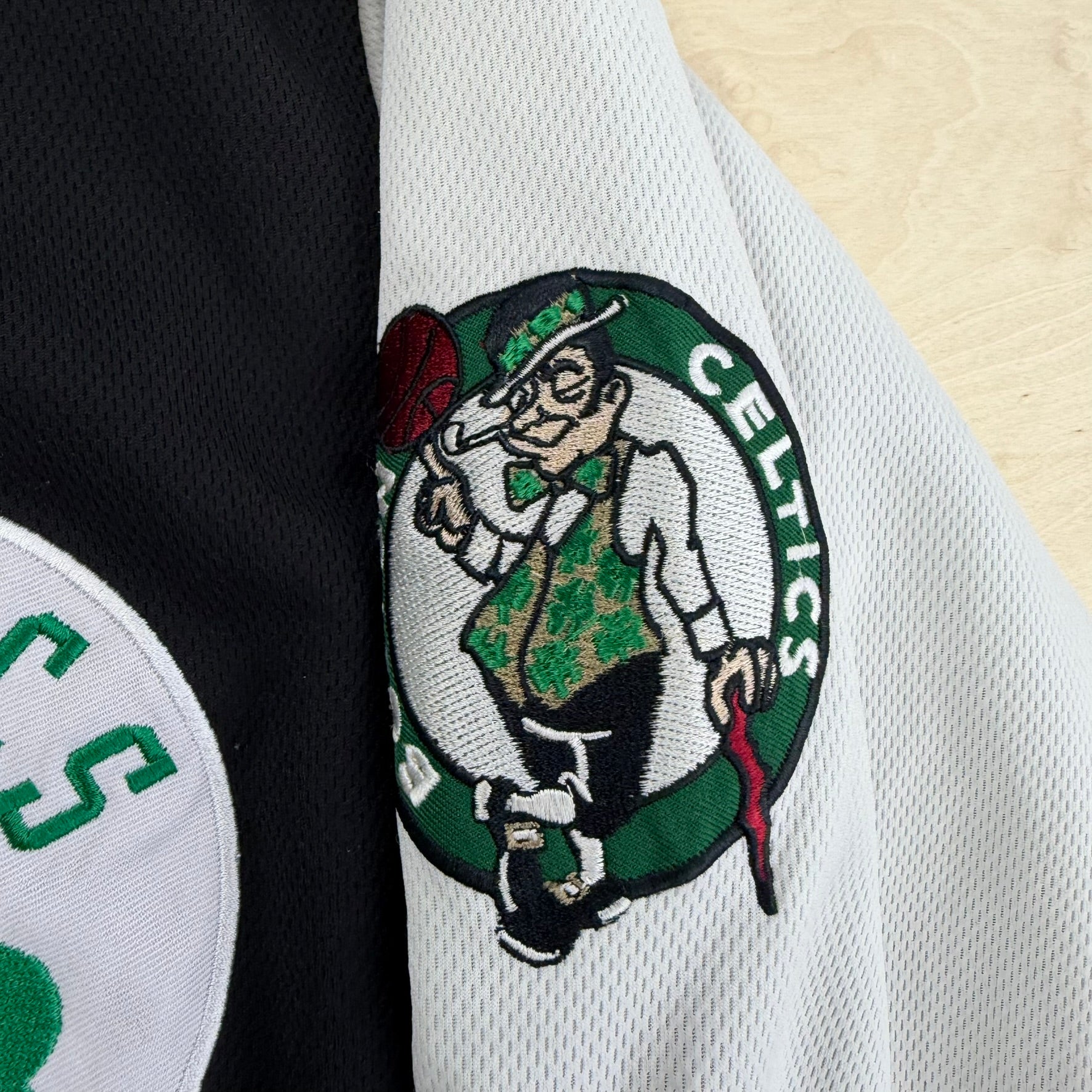 J- Vintage Boston Celtics NBA Majestic Lightweight Bomber Jacket - M Tall