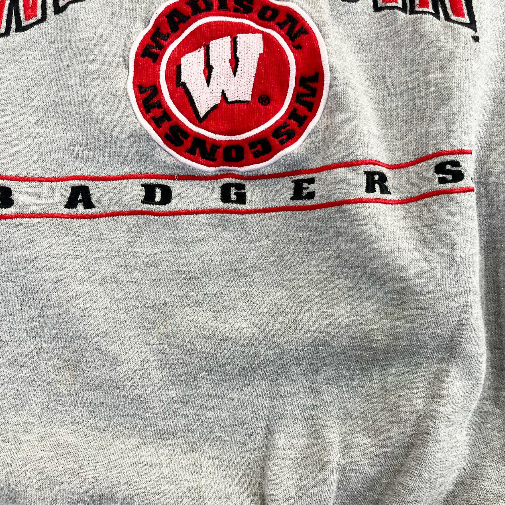 F- Vintage University Of Wisconsin Badgers Lee Embroidered Logo/Text Crewneck