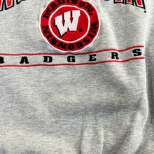 Load image into Gallery viewer, F- Vintage University Of Wisconsin Badgers Lee Embroidered Logo/Text Crewneck
