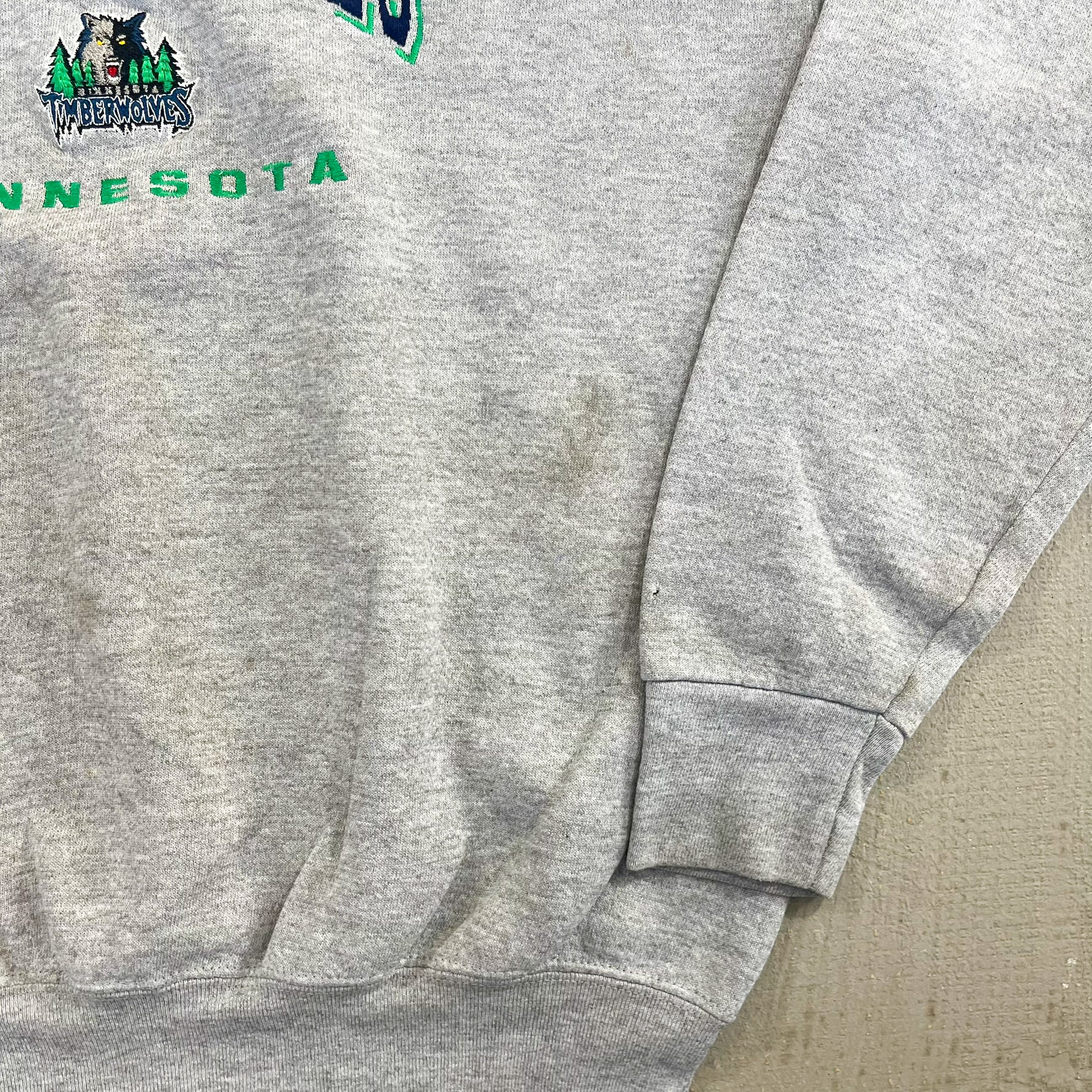 F- Vintage Minnesota Timberwolves NBA Lee Embroidered Text/Logo Crewneck