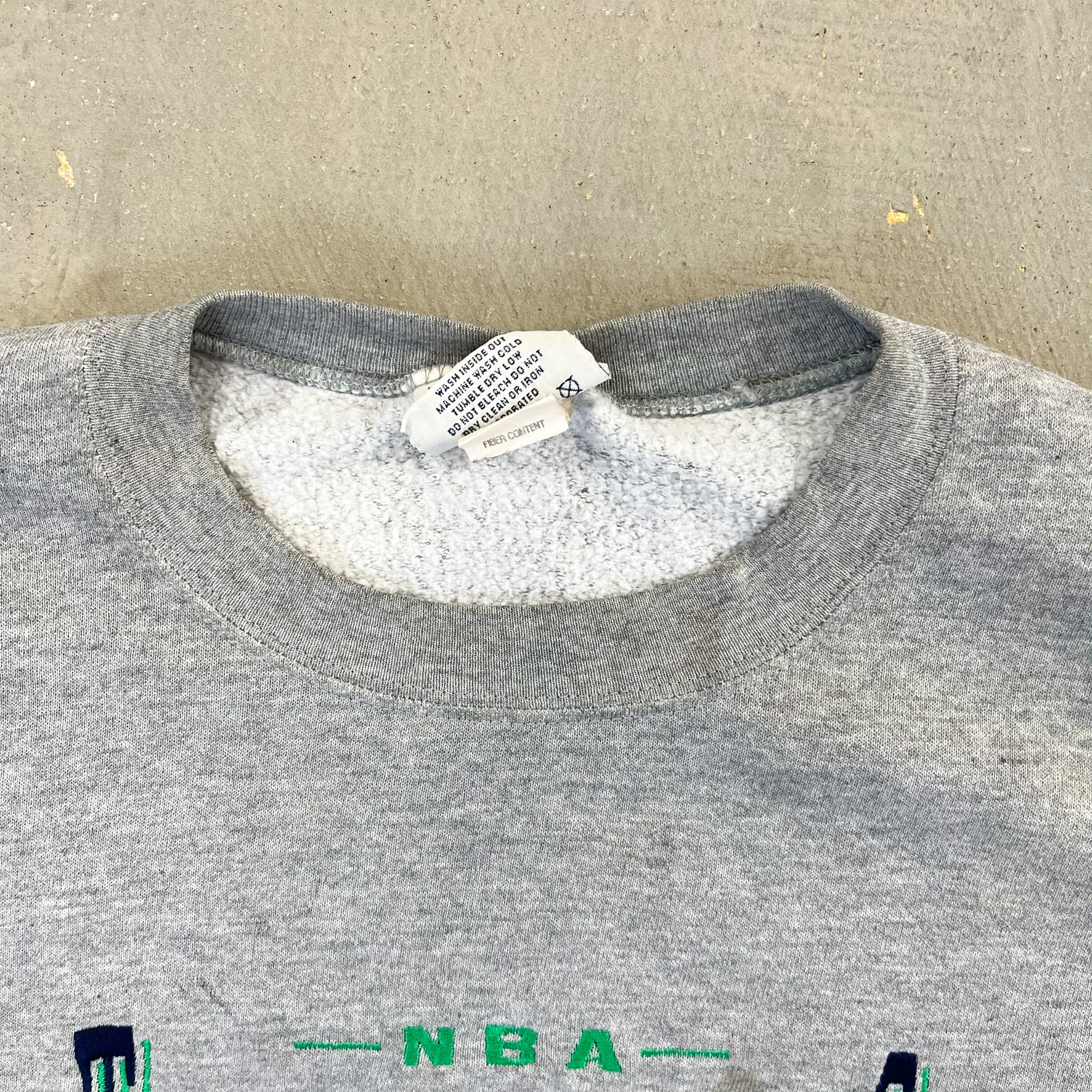 F- Vintage Minnesota Timberwolves NBA Lee Embroidered Text/Logo Crewneck