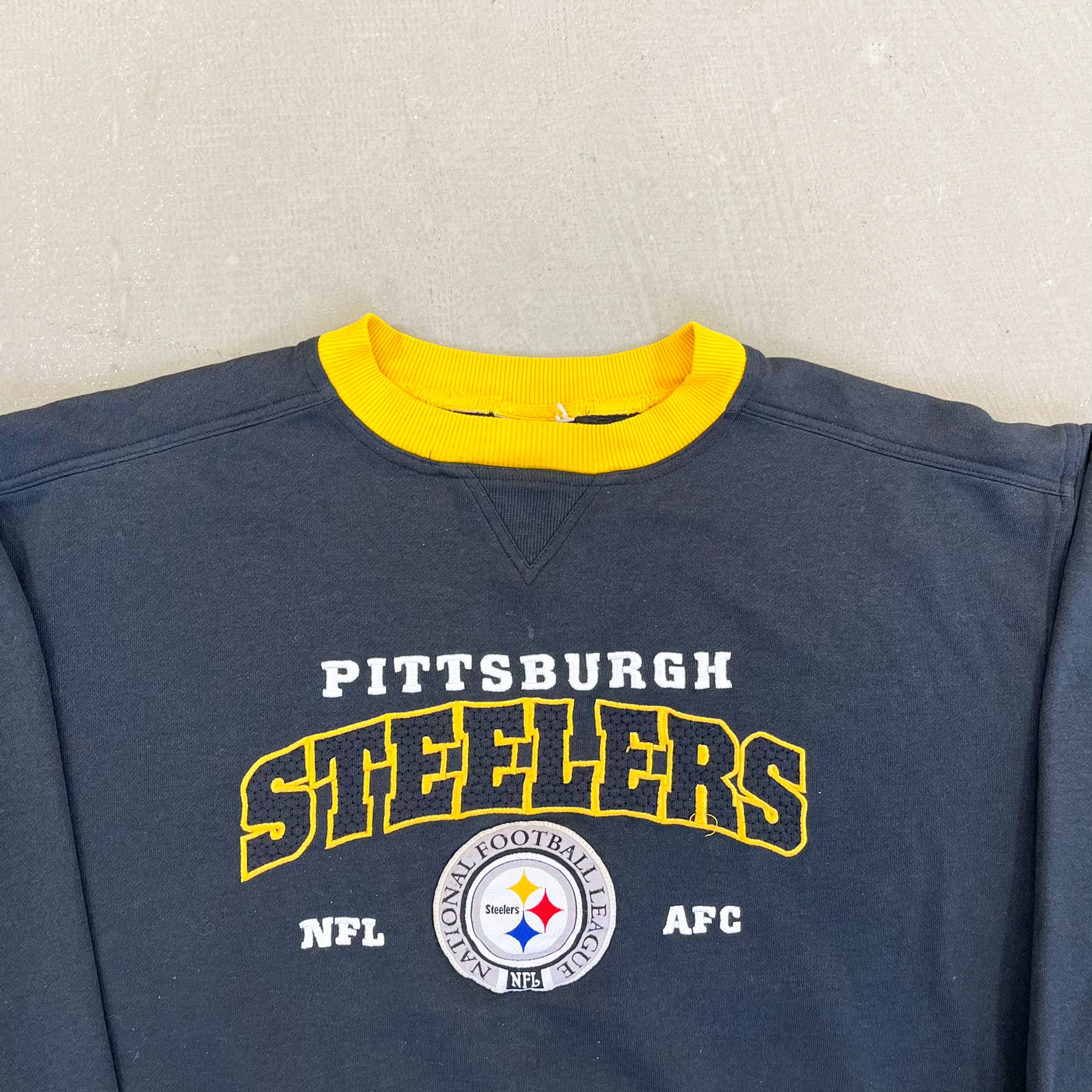 F- Vintage Pittsburgh Steelers NFL Lee Embroidered Logo & Text Crewneck
