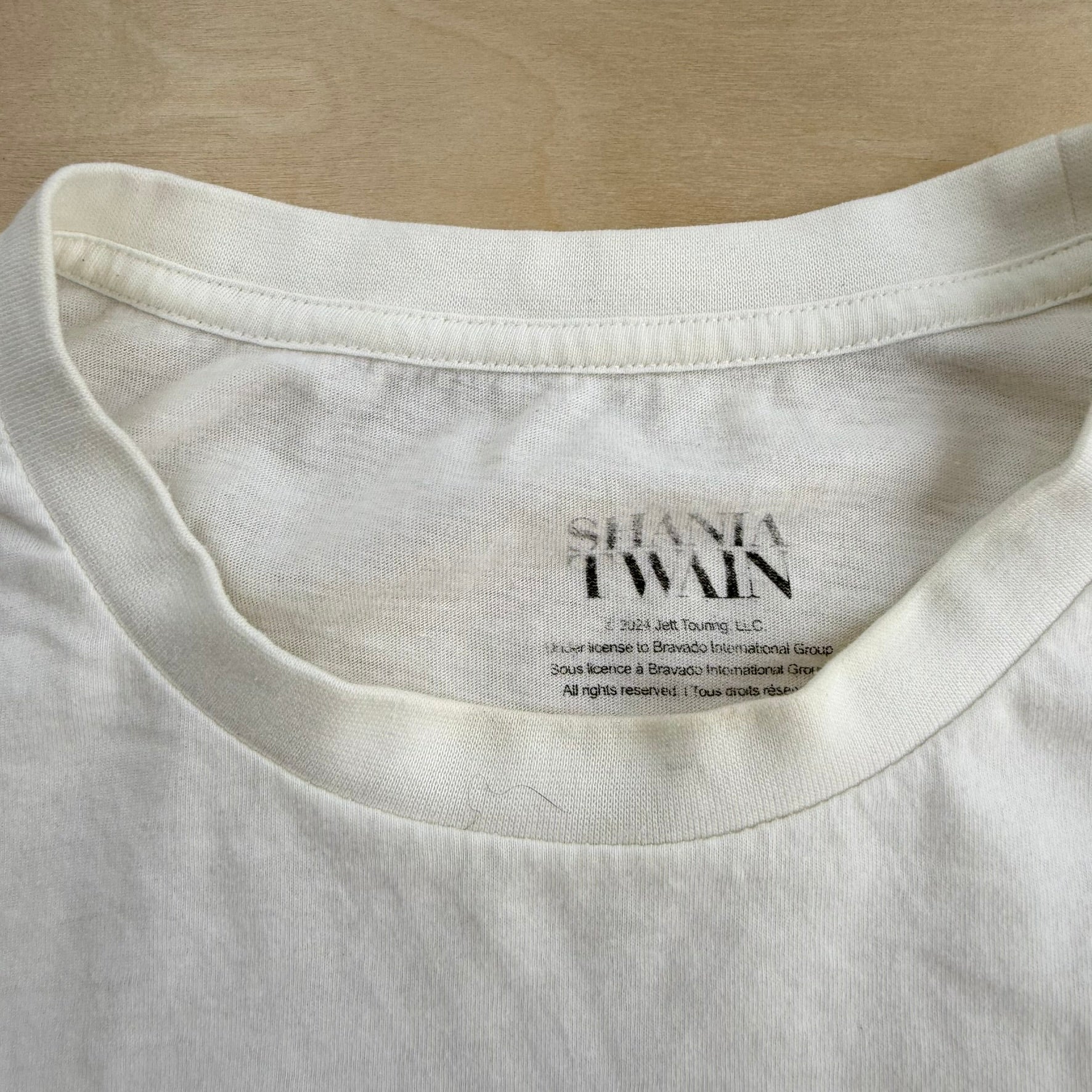 J- Shania Twain Picture & Text Graphic Tee - L