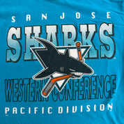J- Vintage San Jose Sharks NHL Logo & Text Graphic Single Stitch Tee - Youth XL (fits Adult S)