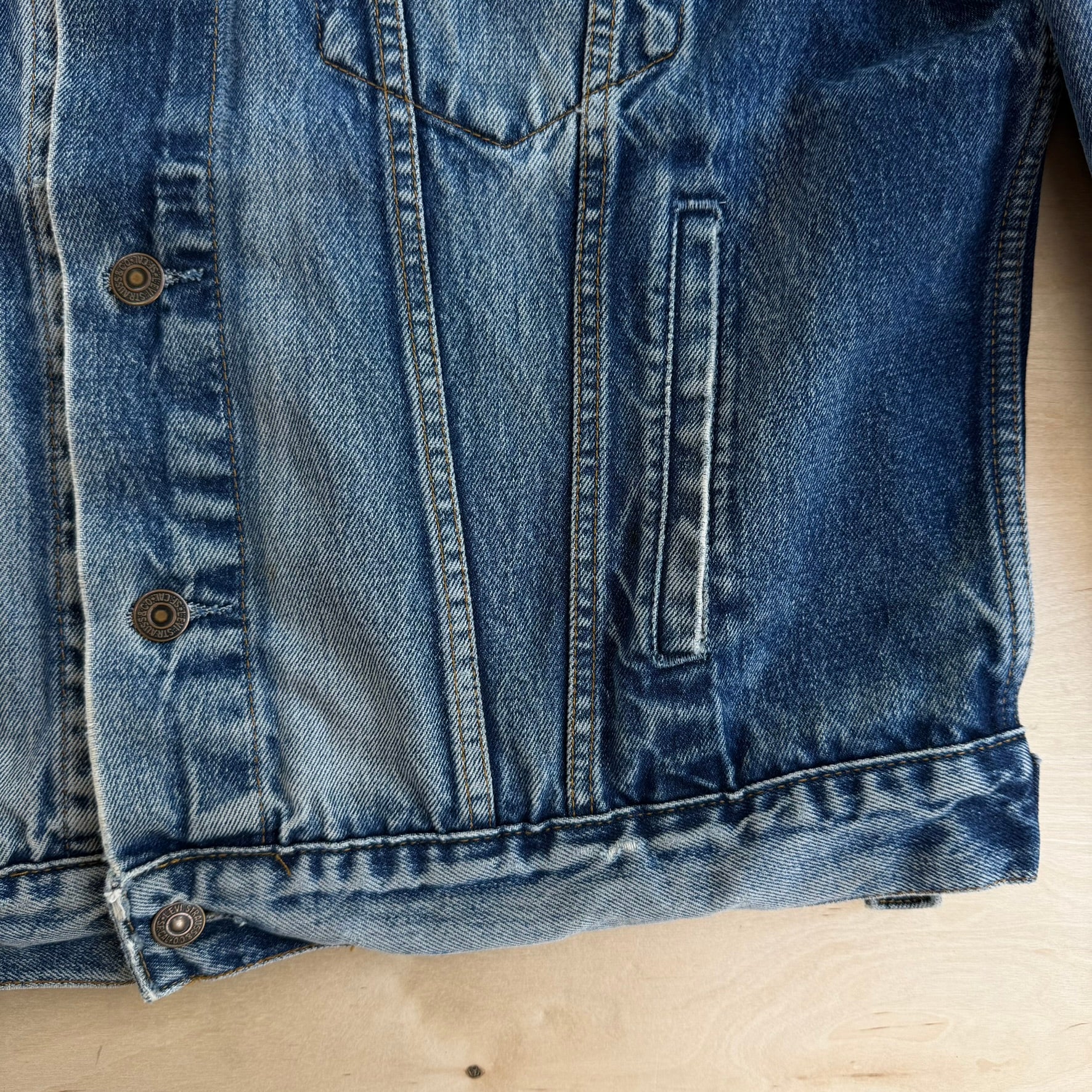 J- Vintage 90s Levi’s 70503 02 Trucker Denim Jacket - L
