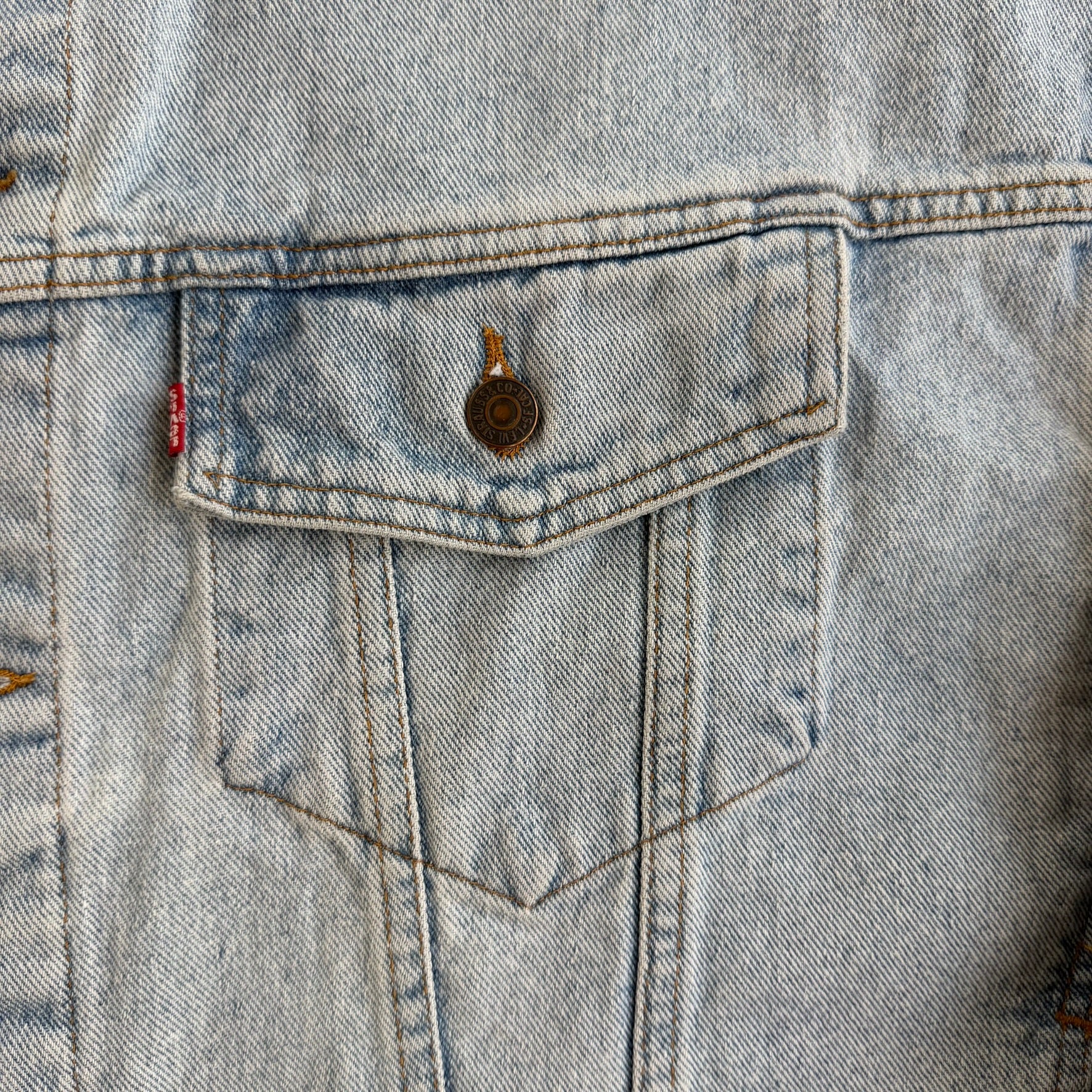 J- Vintage 90s Levi’s 70598 4834 Light Wash Trucker Denim Jacket - XL