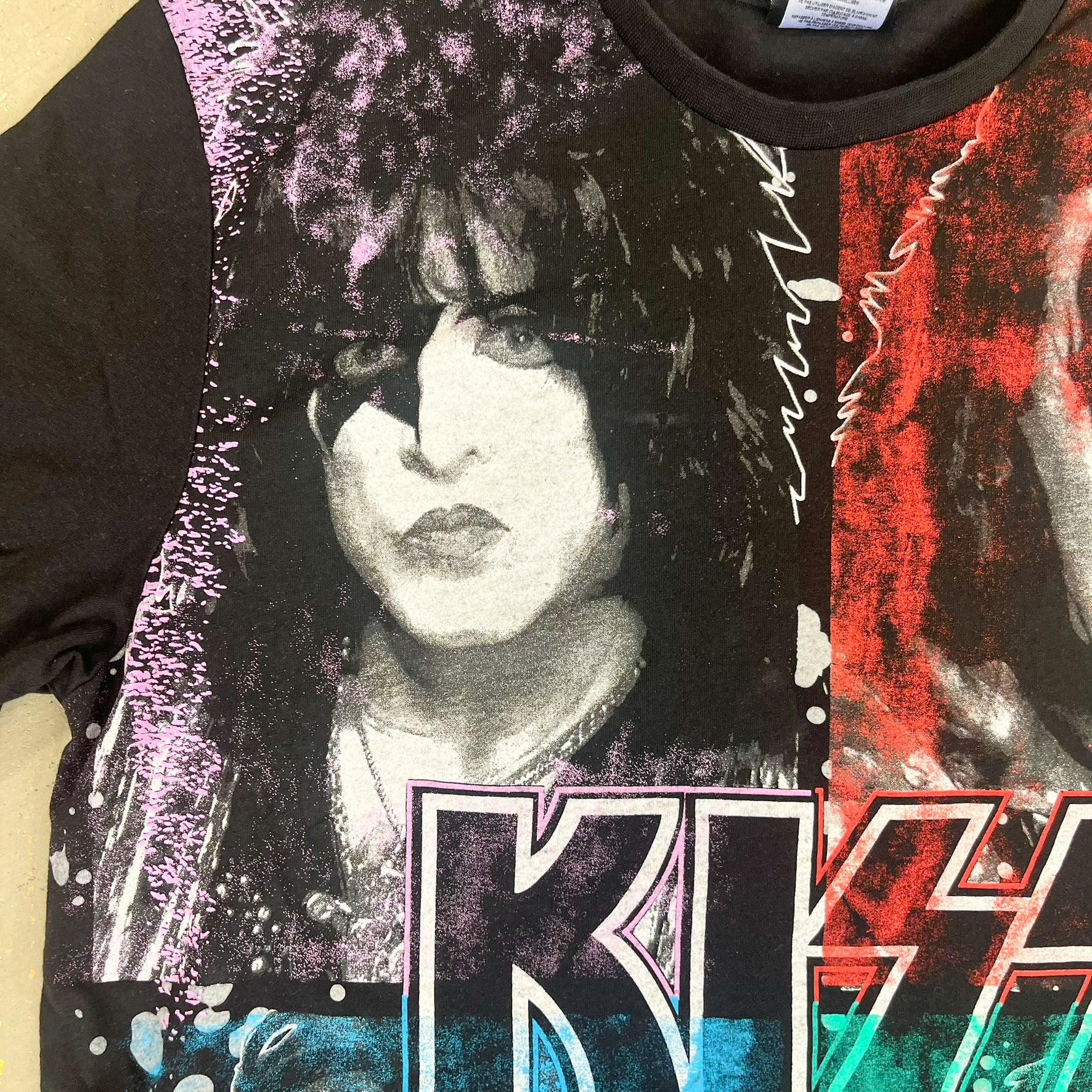 F- Kiss Picture & Text Multi Color Tee