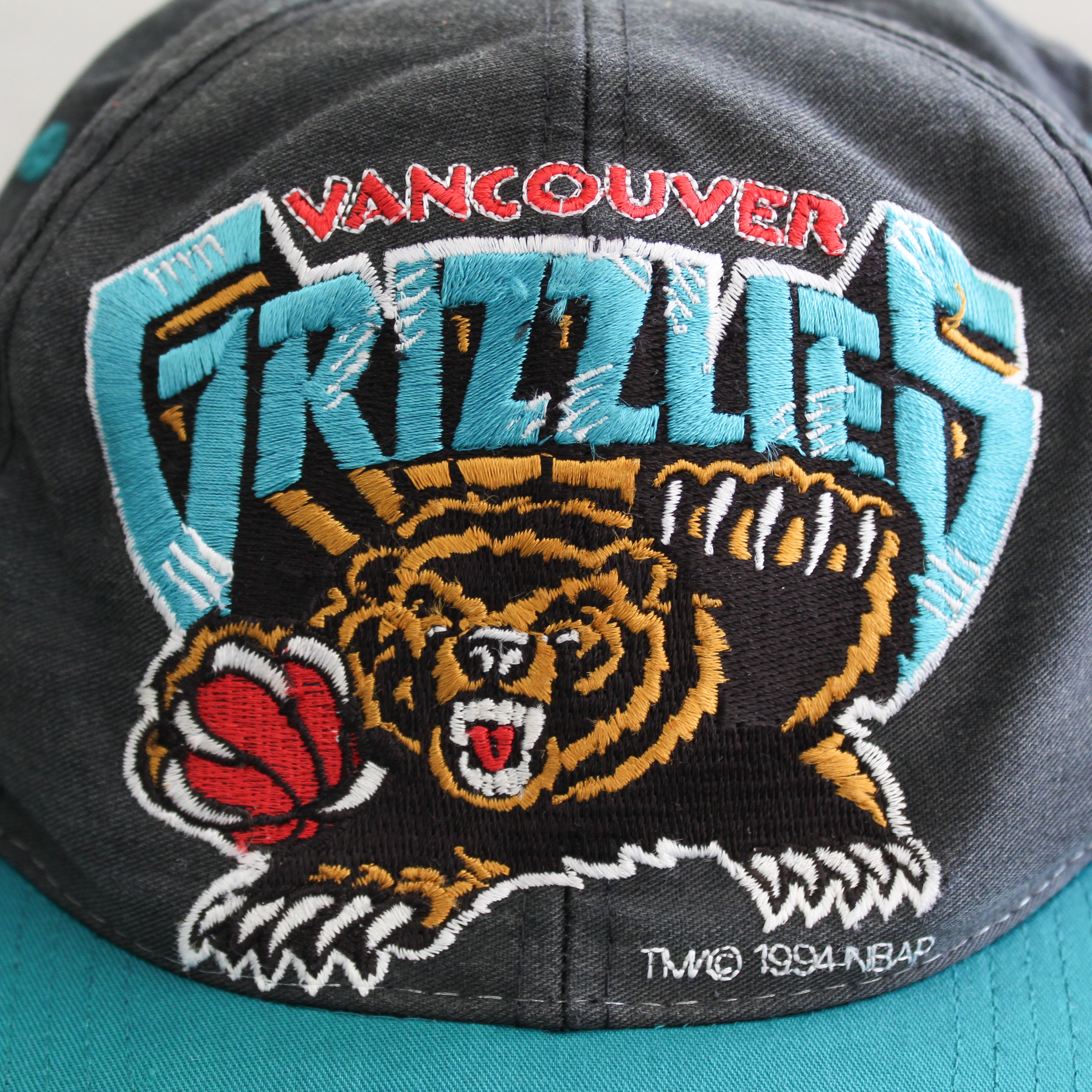 F- Vintage 1994 Vancouver Grizzlies NBA Logo Athletic Logo & Text Snapback Hat